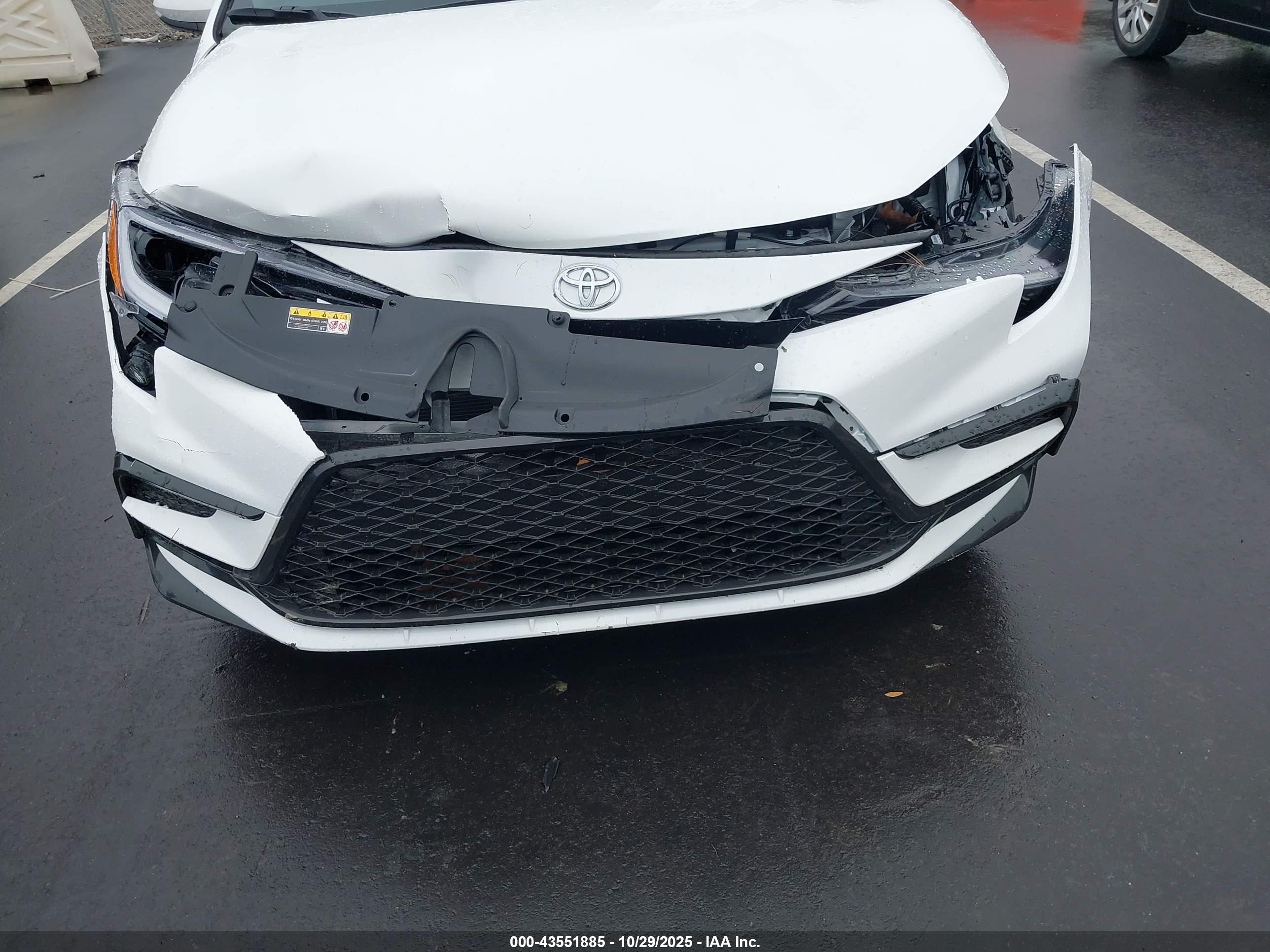 TOYOTA COROLLA image 6