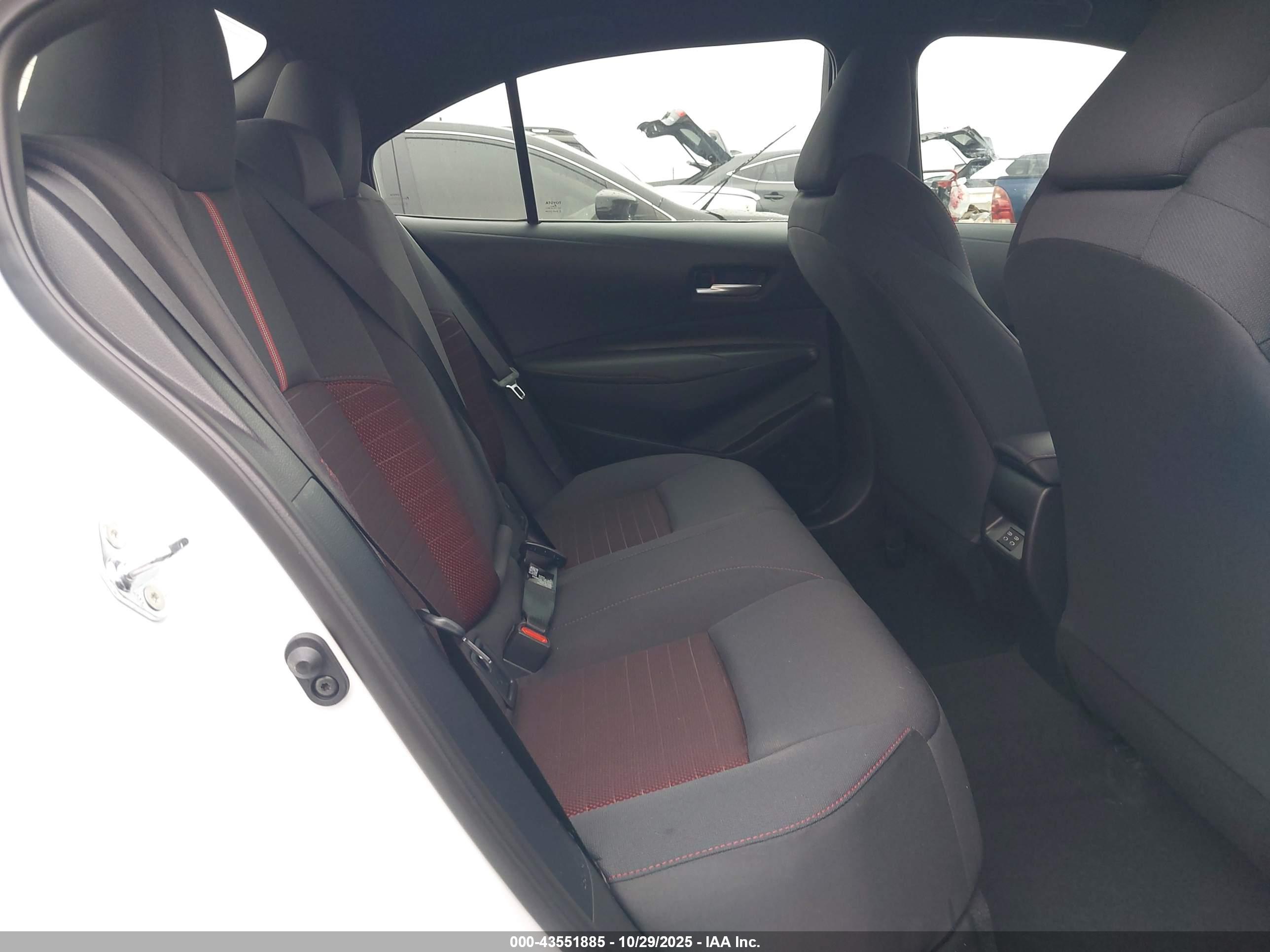 TOYOTA COROLLA image 8