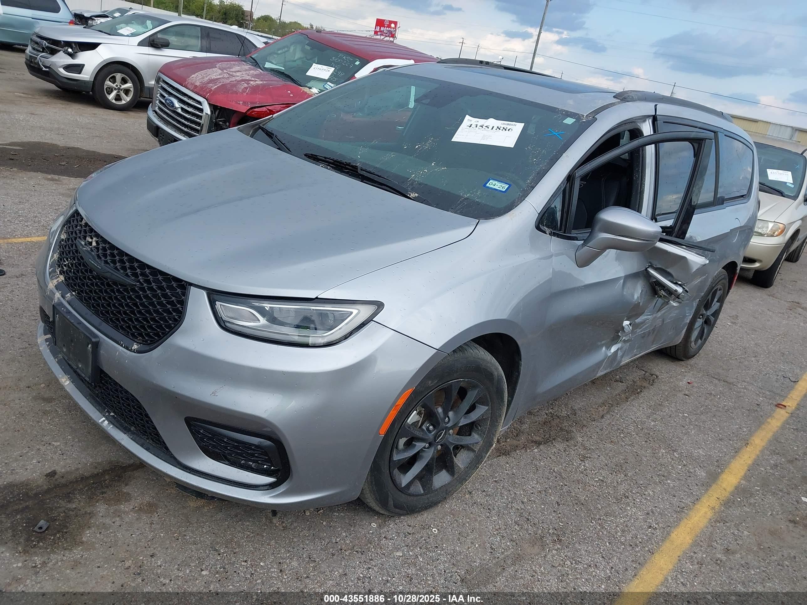 CHRYSLER PACIFICA image 2