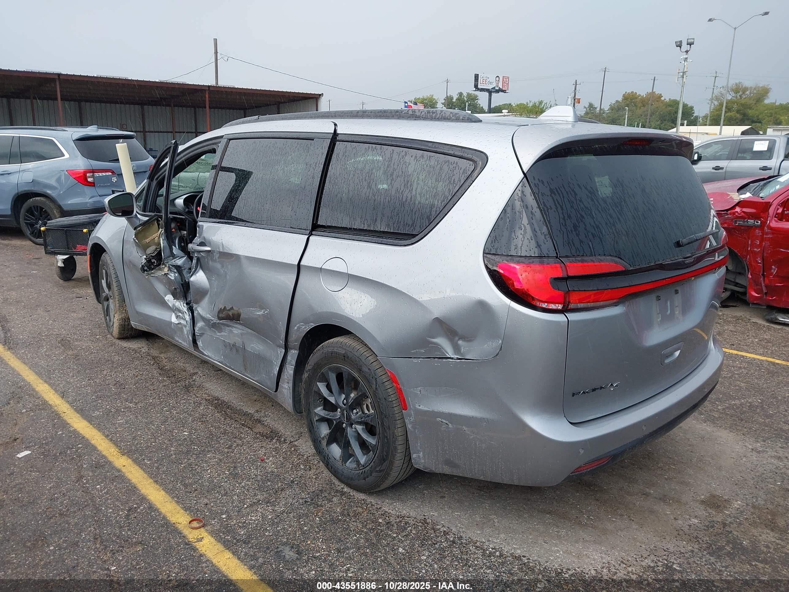 CHRYSLER PACIFICA image 3