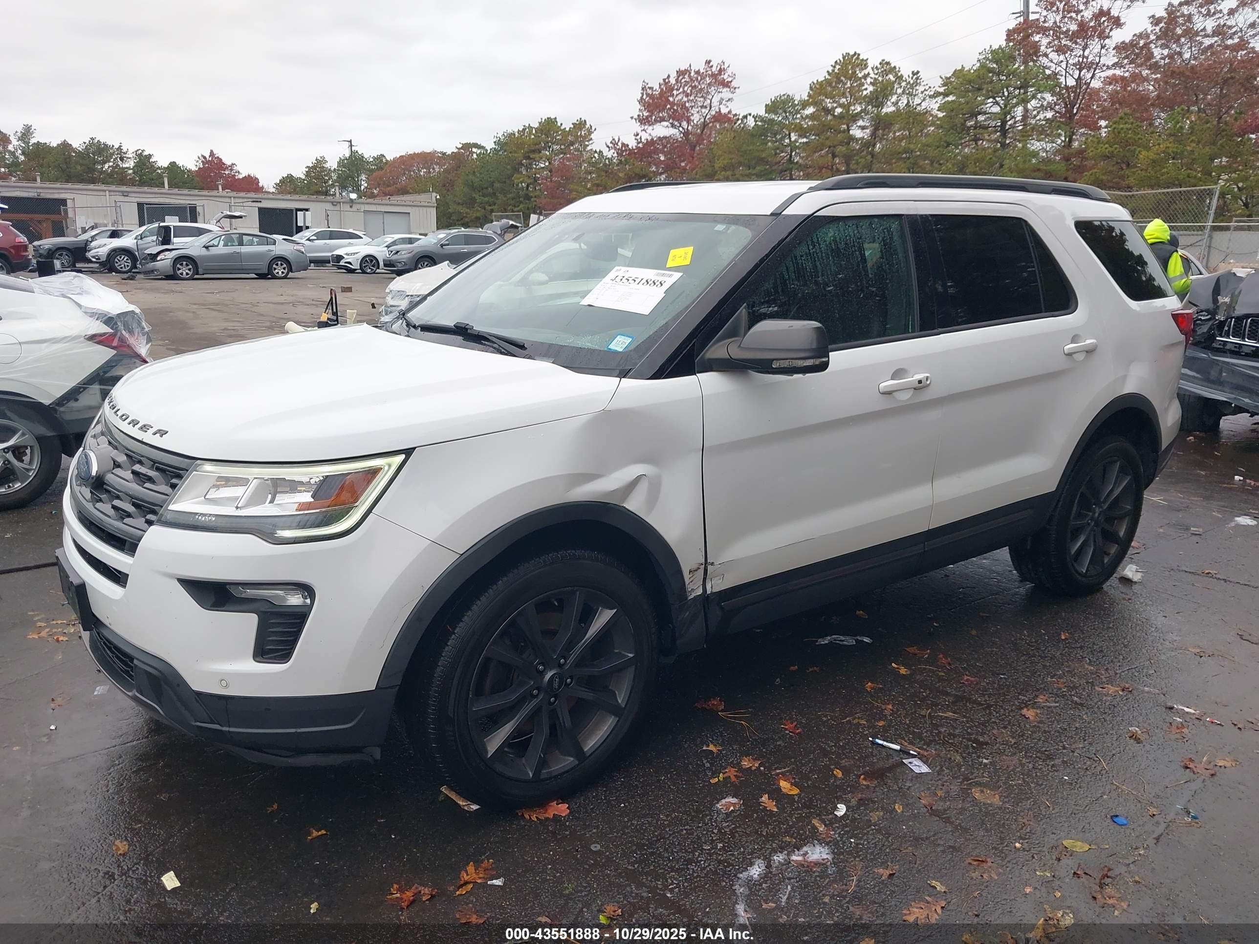 FORD EXPLORER image 2