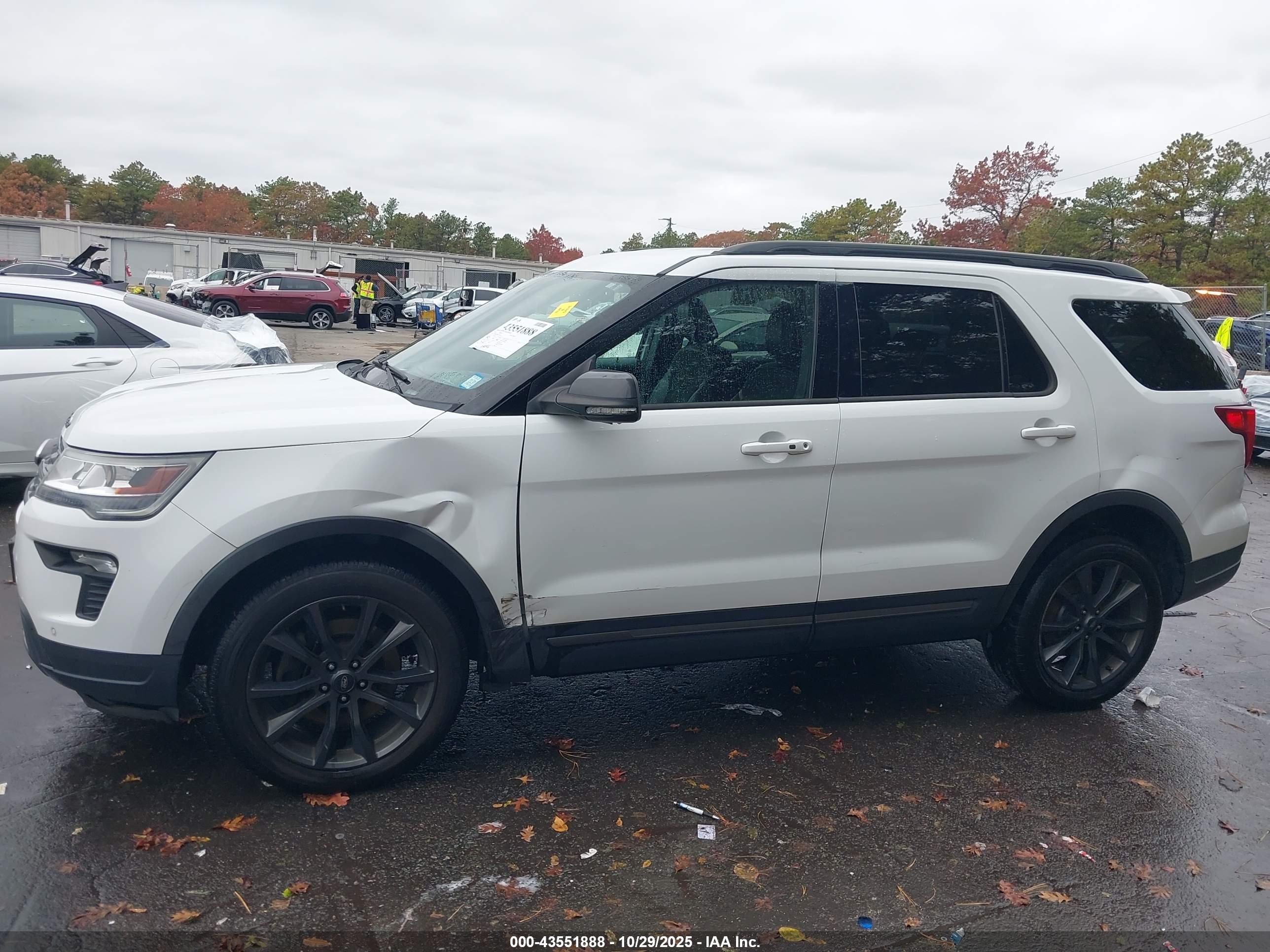 FORD EXPLORER image 6