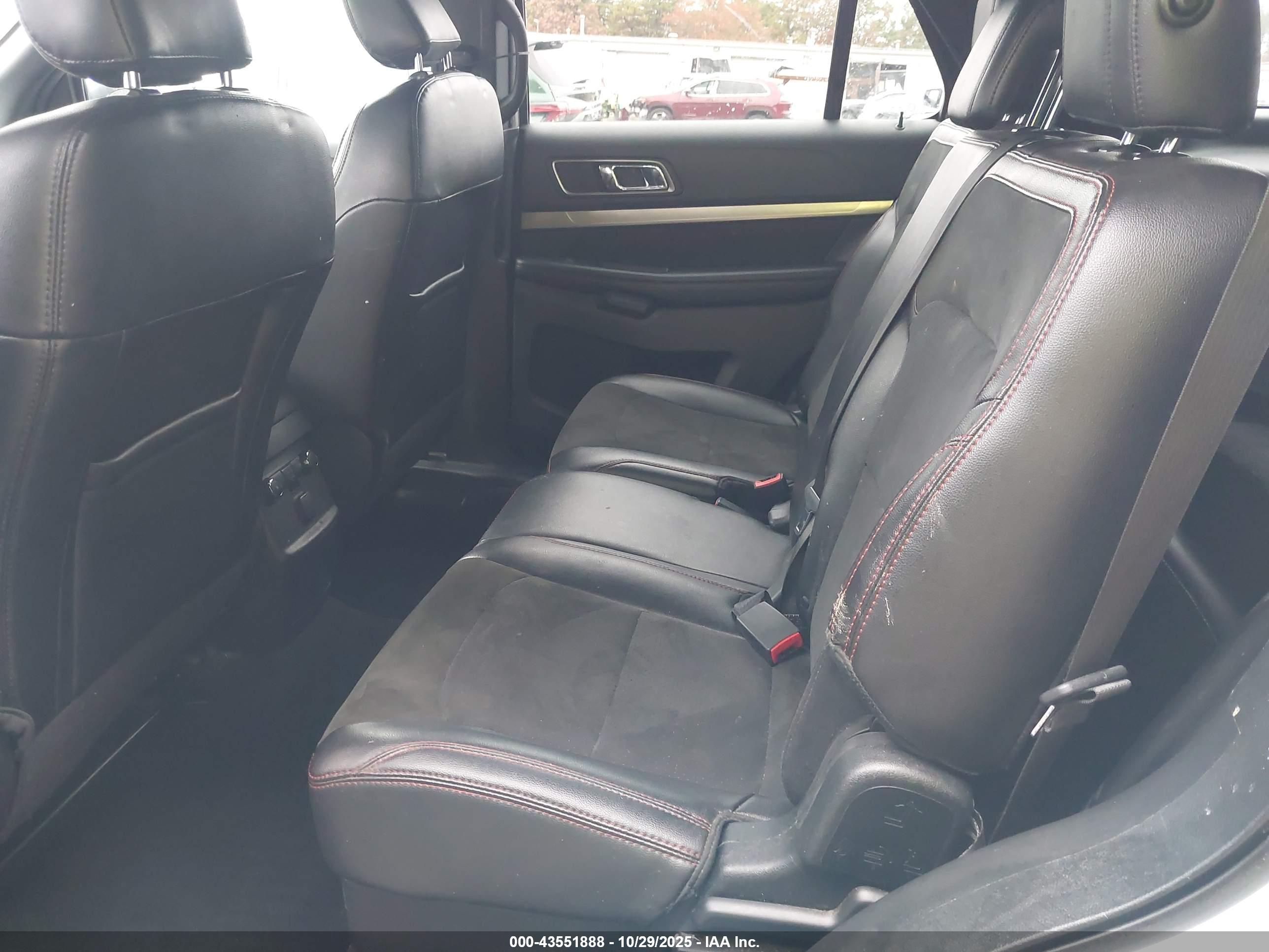 FORD EXPLORER image 8