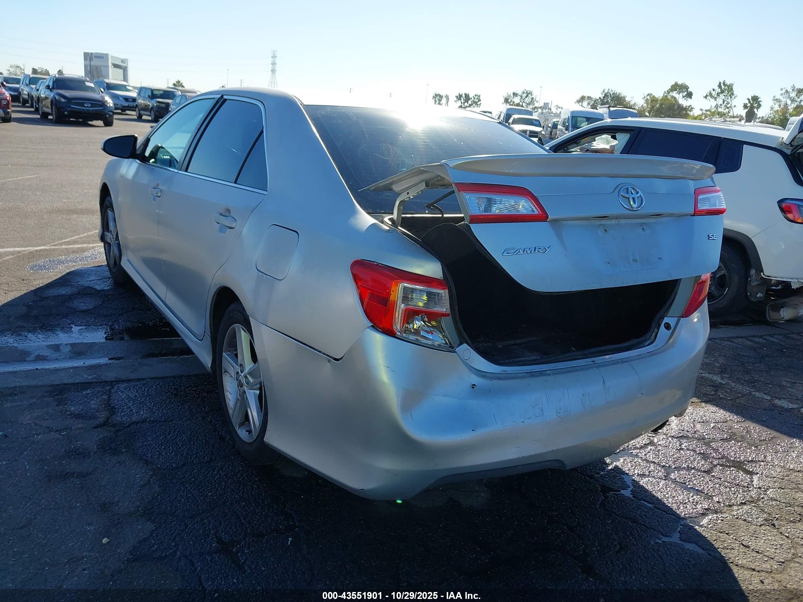 TOYOTA CAMRY image 3
