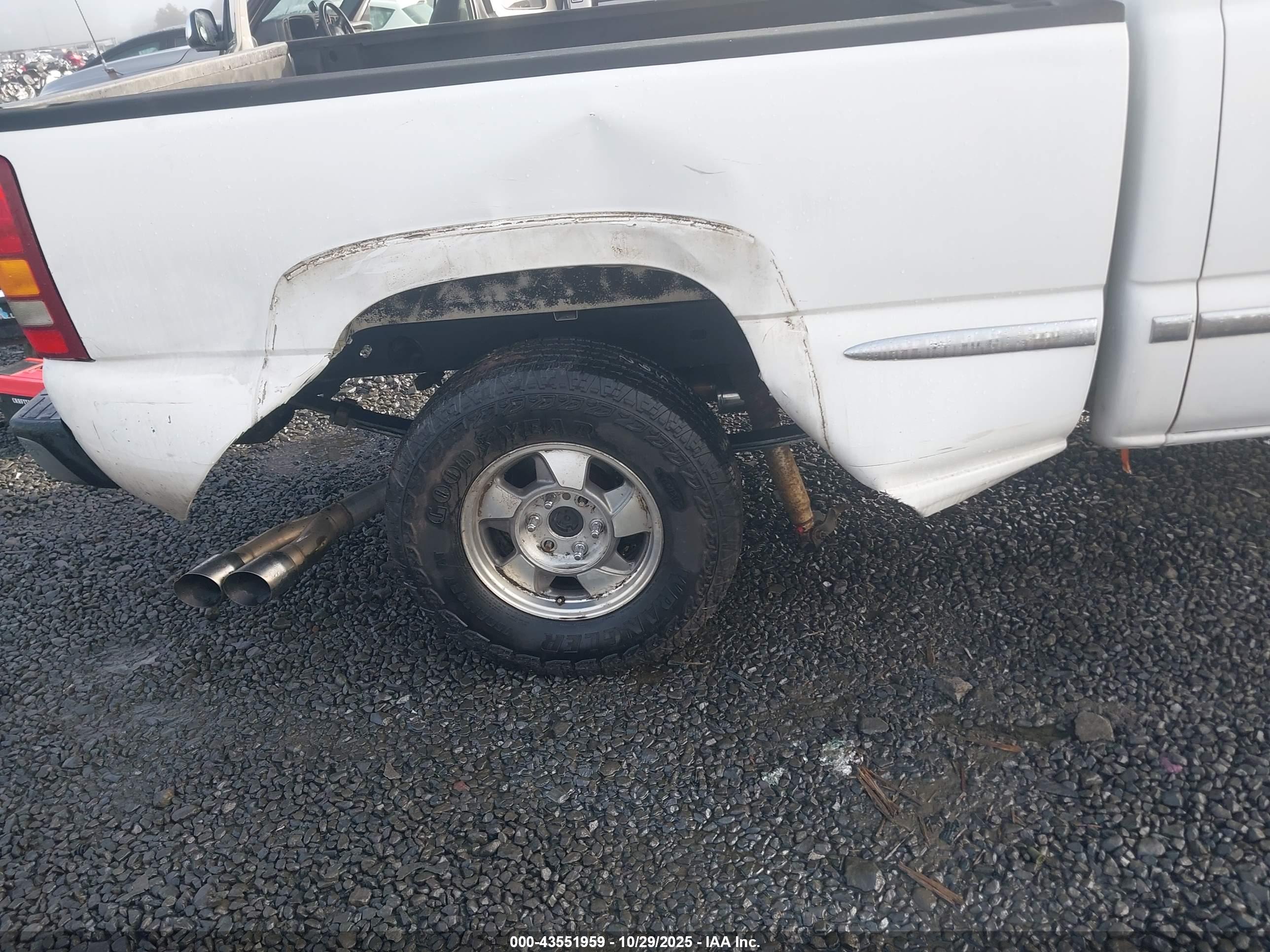 GMC SIERRA image 6