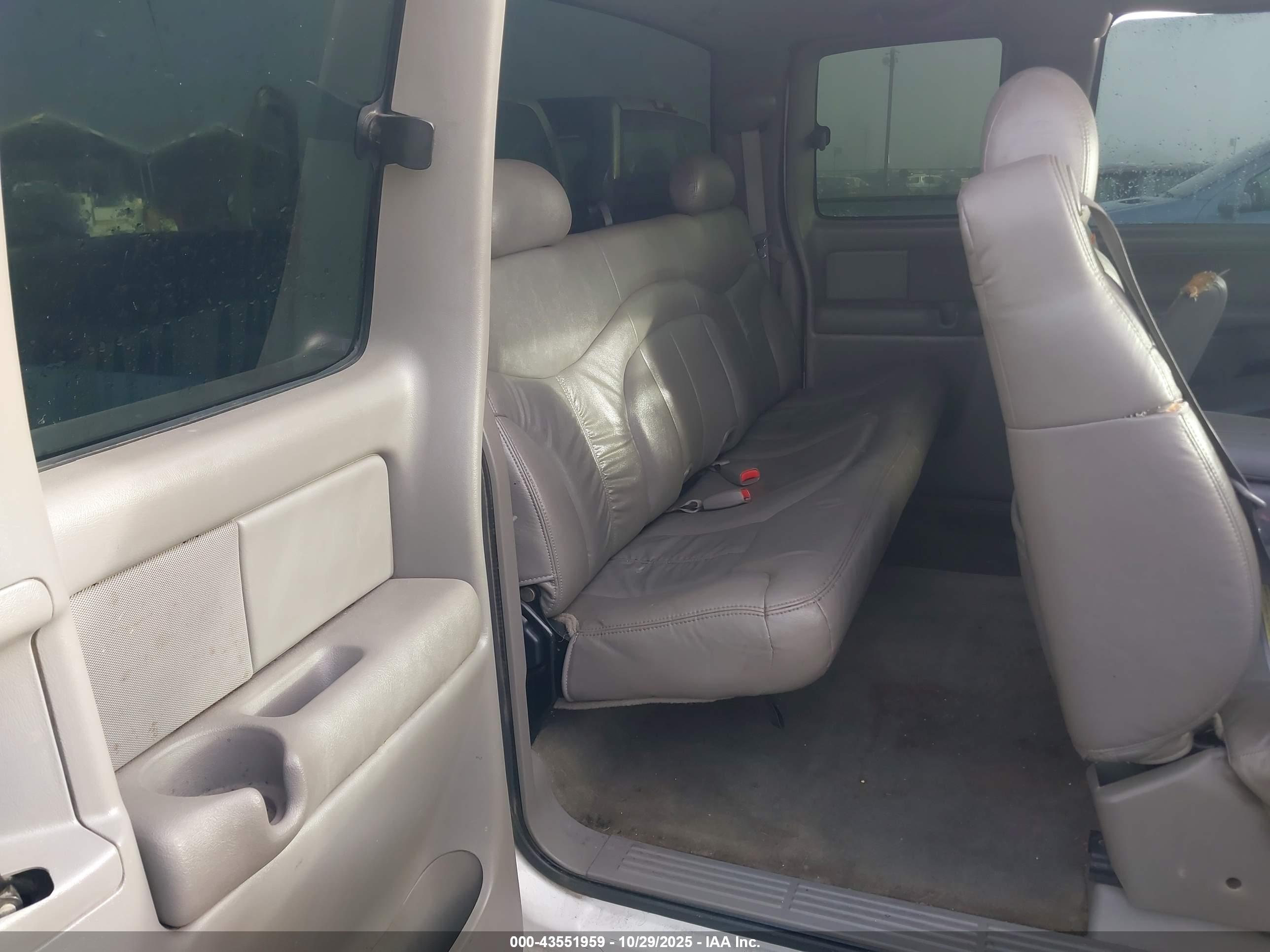 GMC SIERRA image 8
