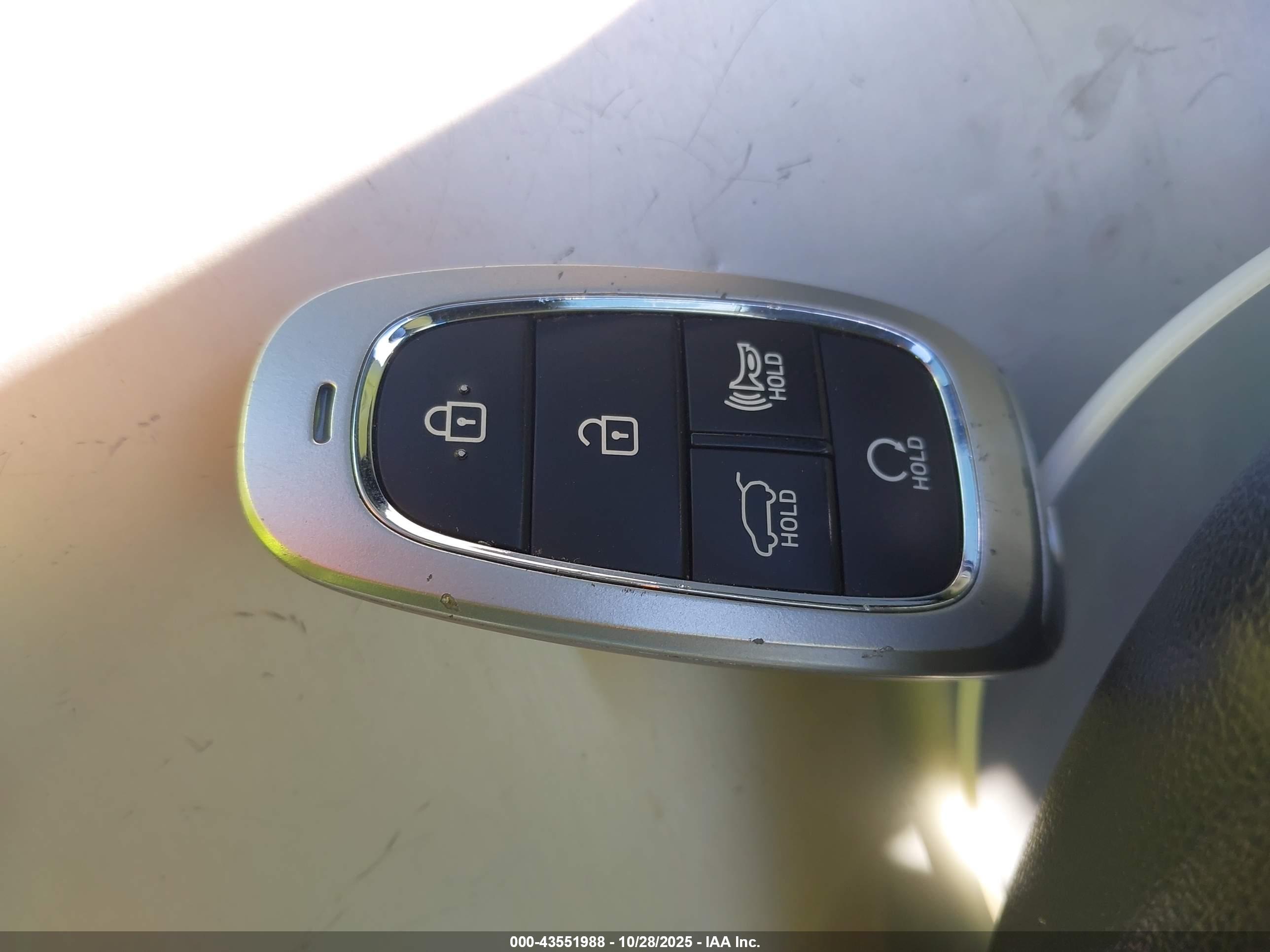 HYUNDAI TUCSON image 11