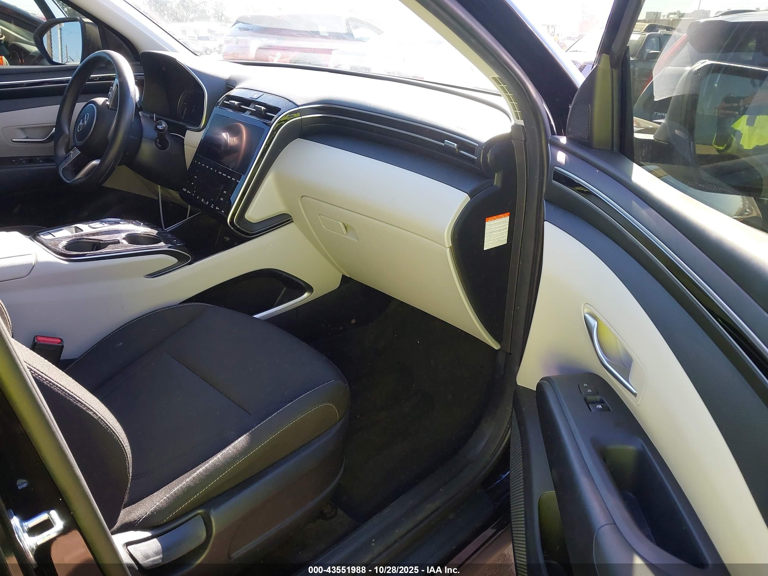 HYUNDAI TUCSON image 5