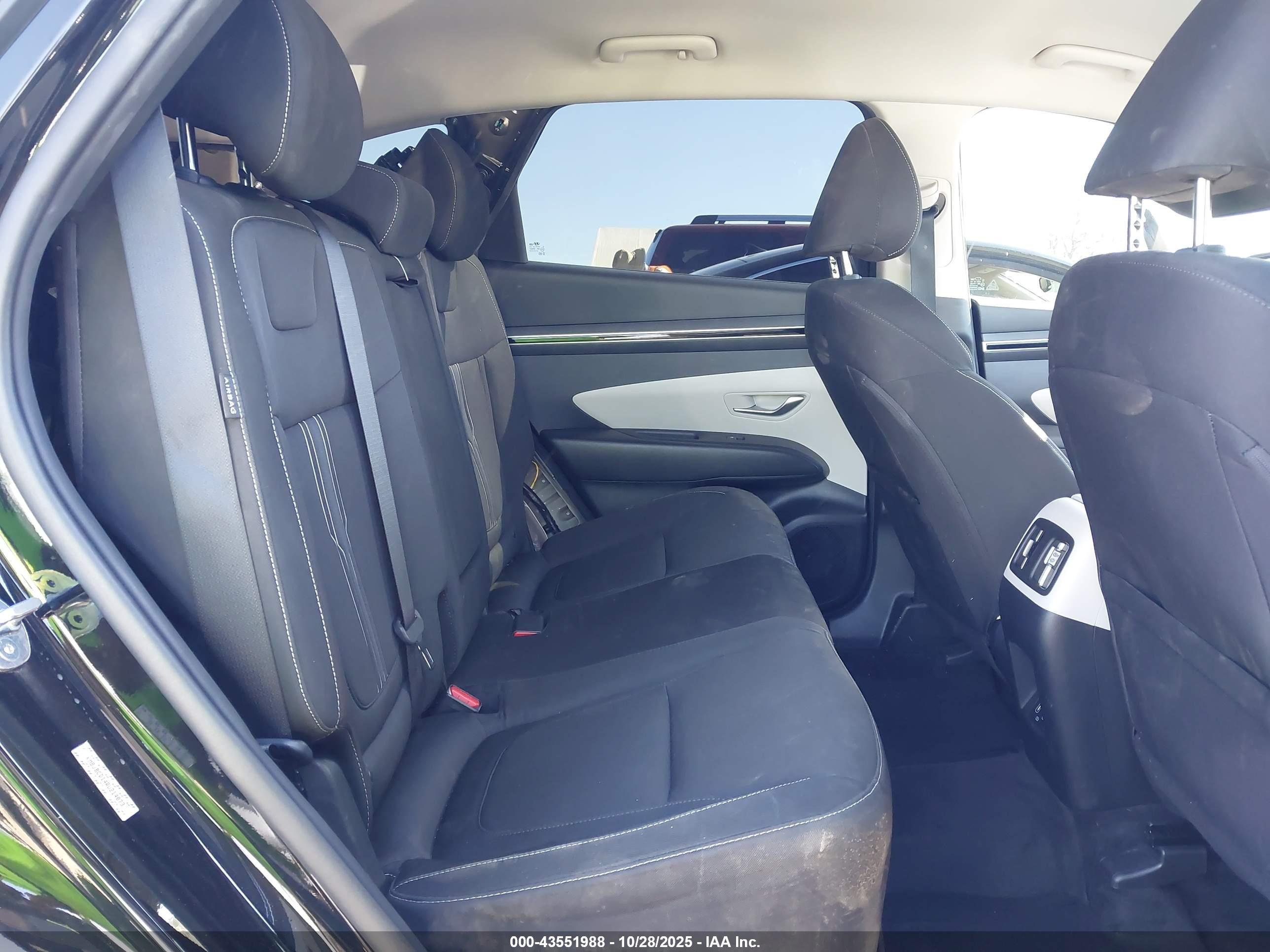 HYUNDAI TUCSON image 8