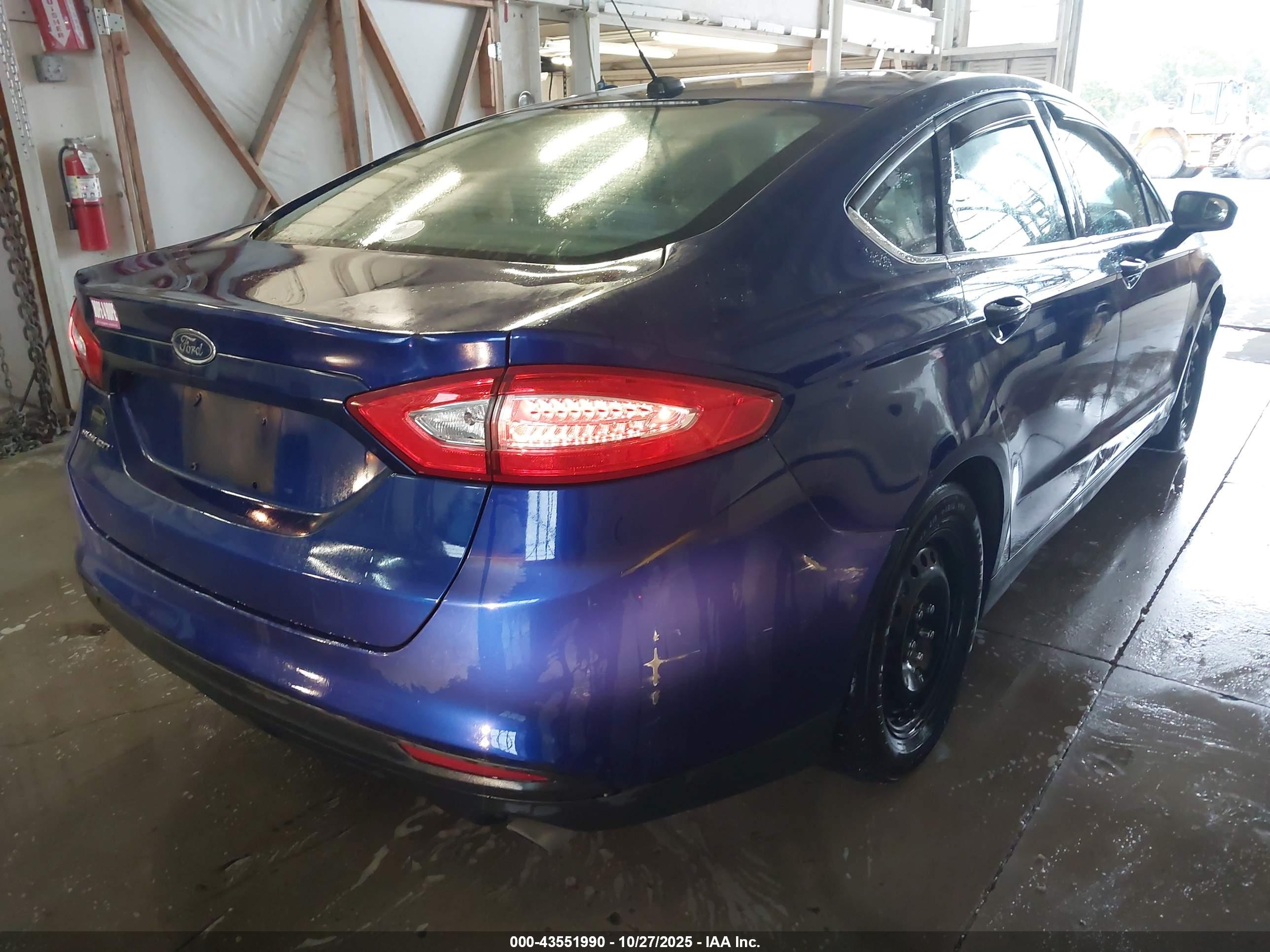 FORD FUSION image 4