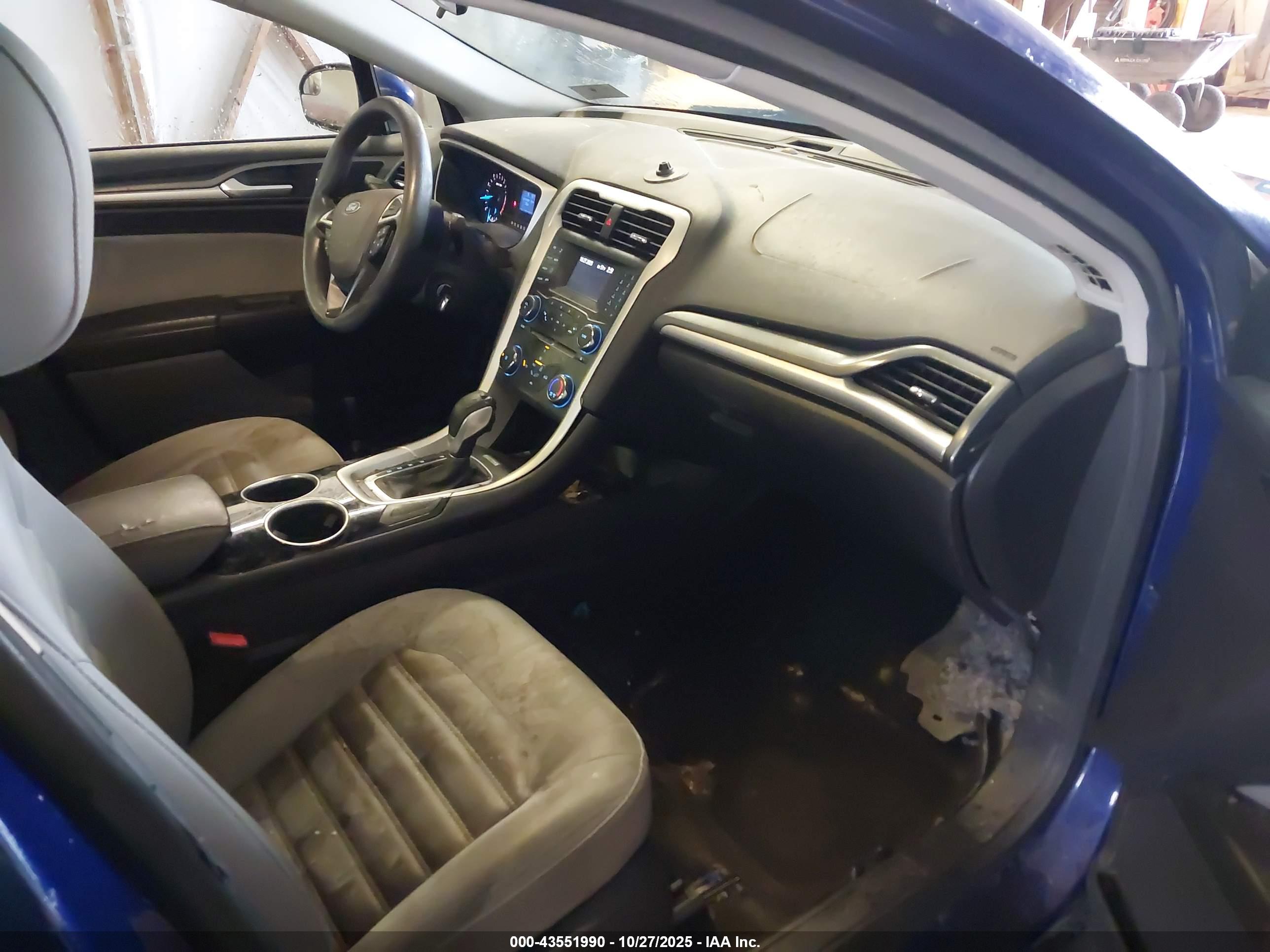 FORD FUSION image 5