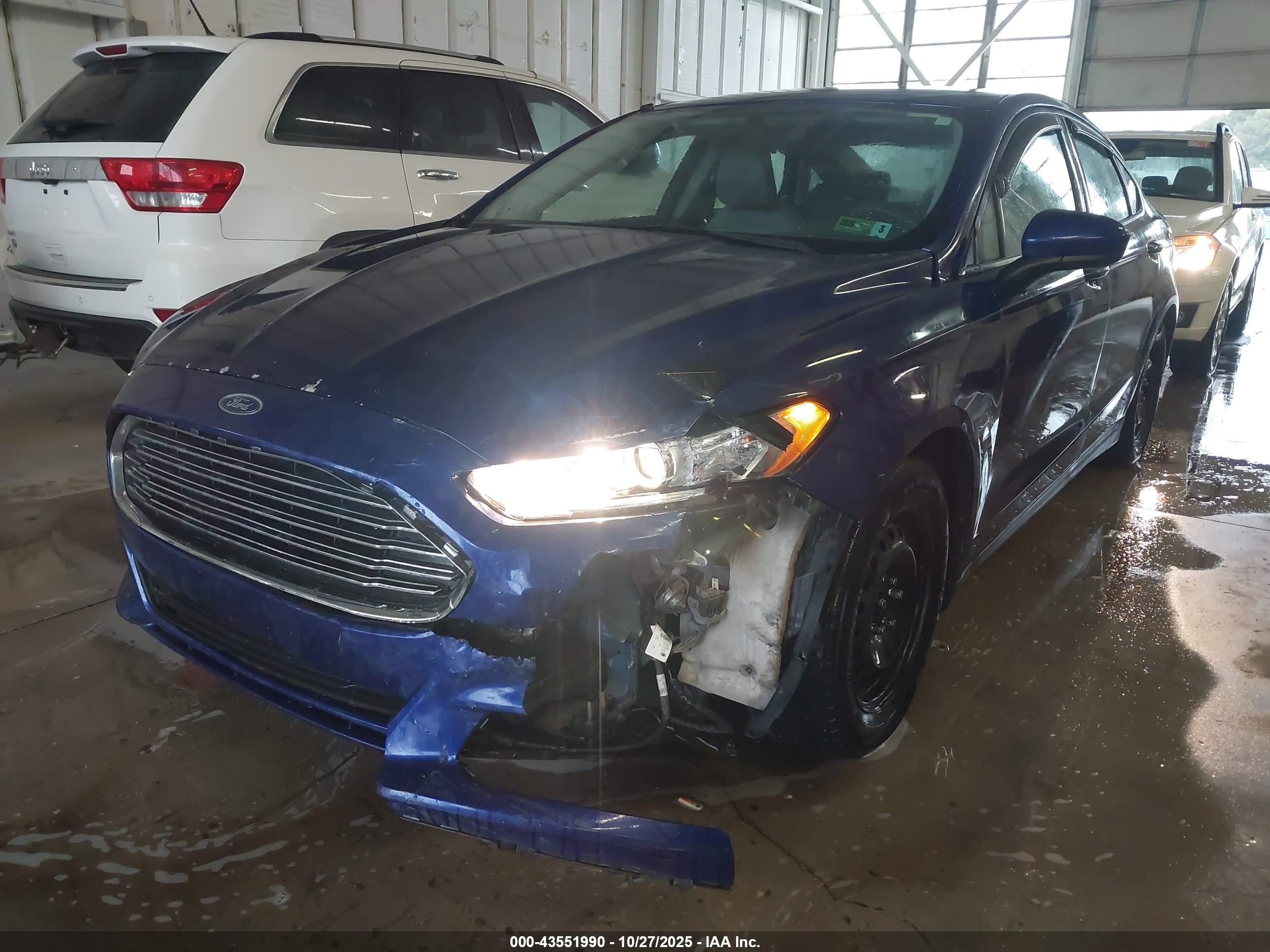 FORD FUSION image 6