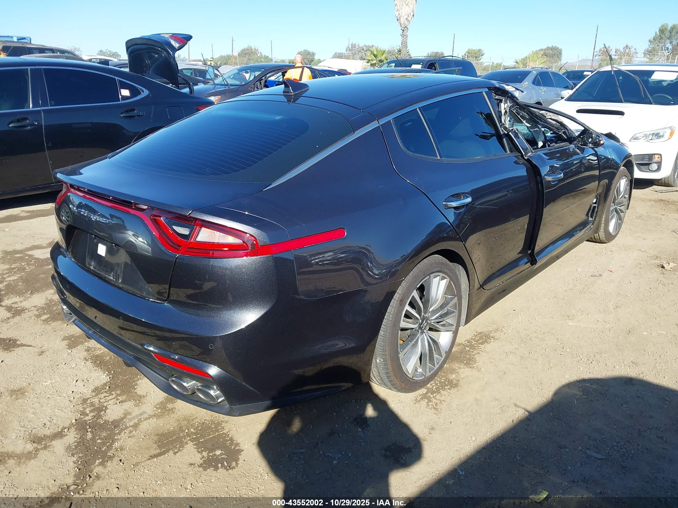 KIA STINGER image 4