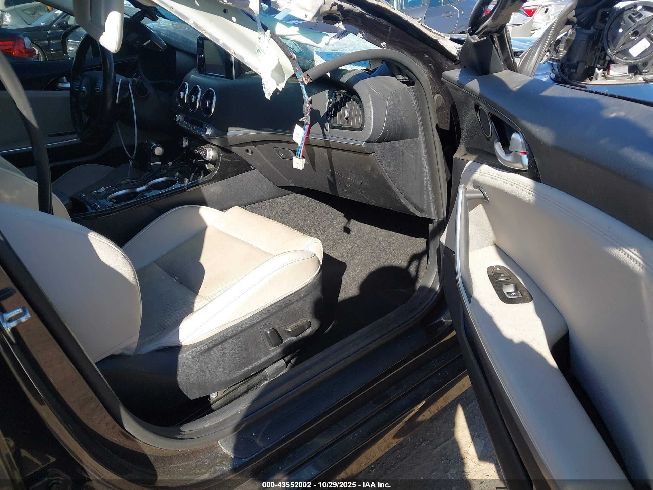 KIA STINGER image 5