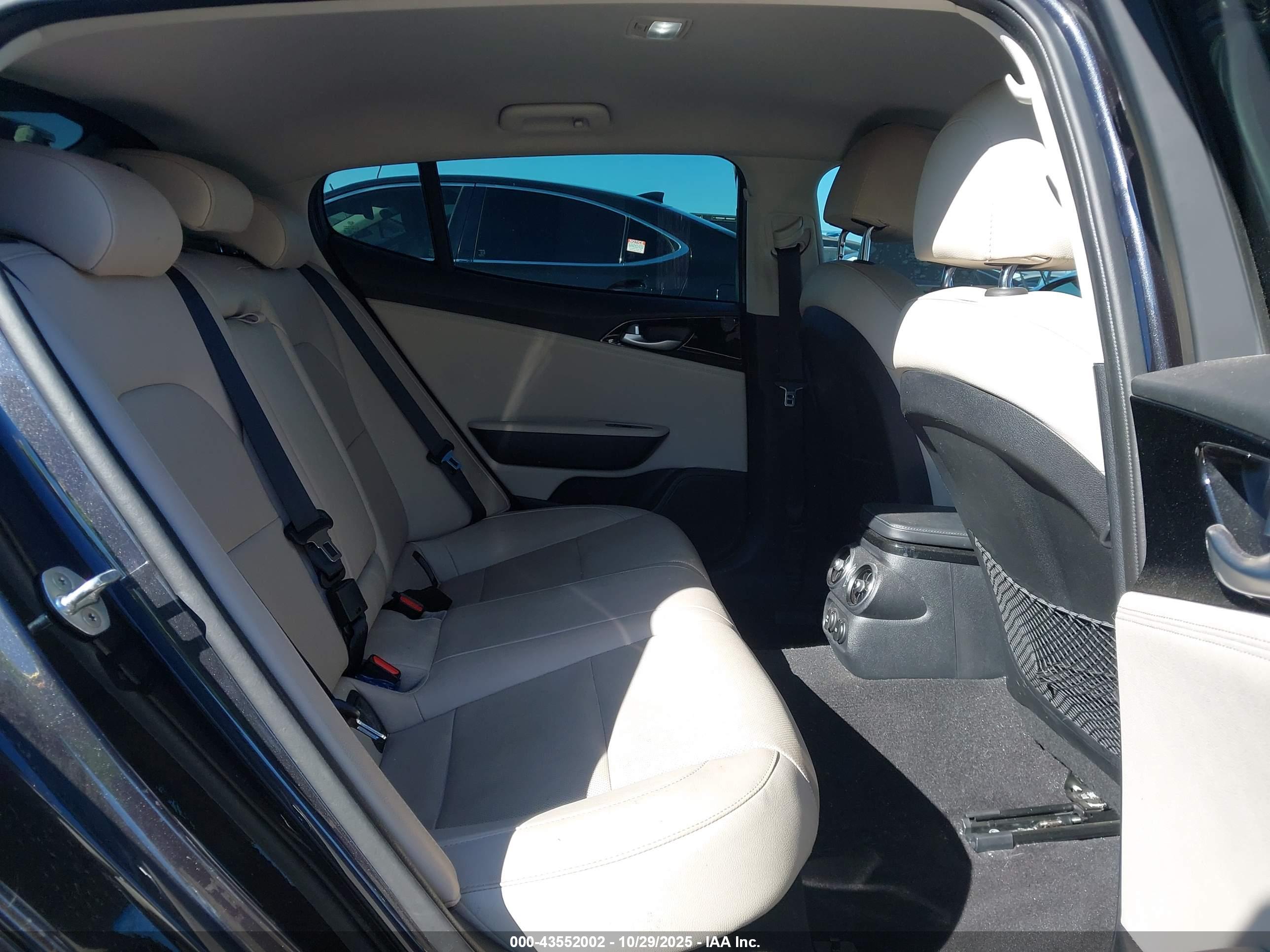 KIA STINGER image 8