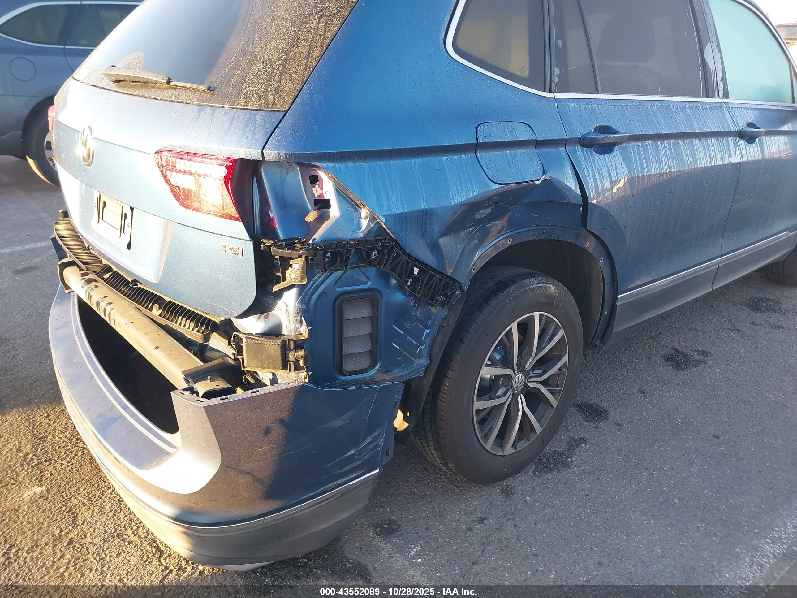 VOLKSWAGEN TIGUAN image 6