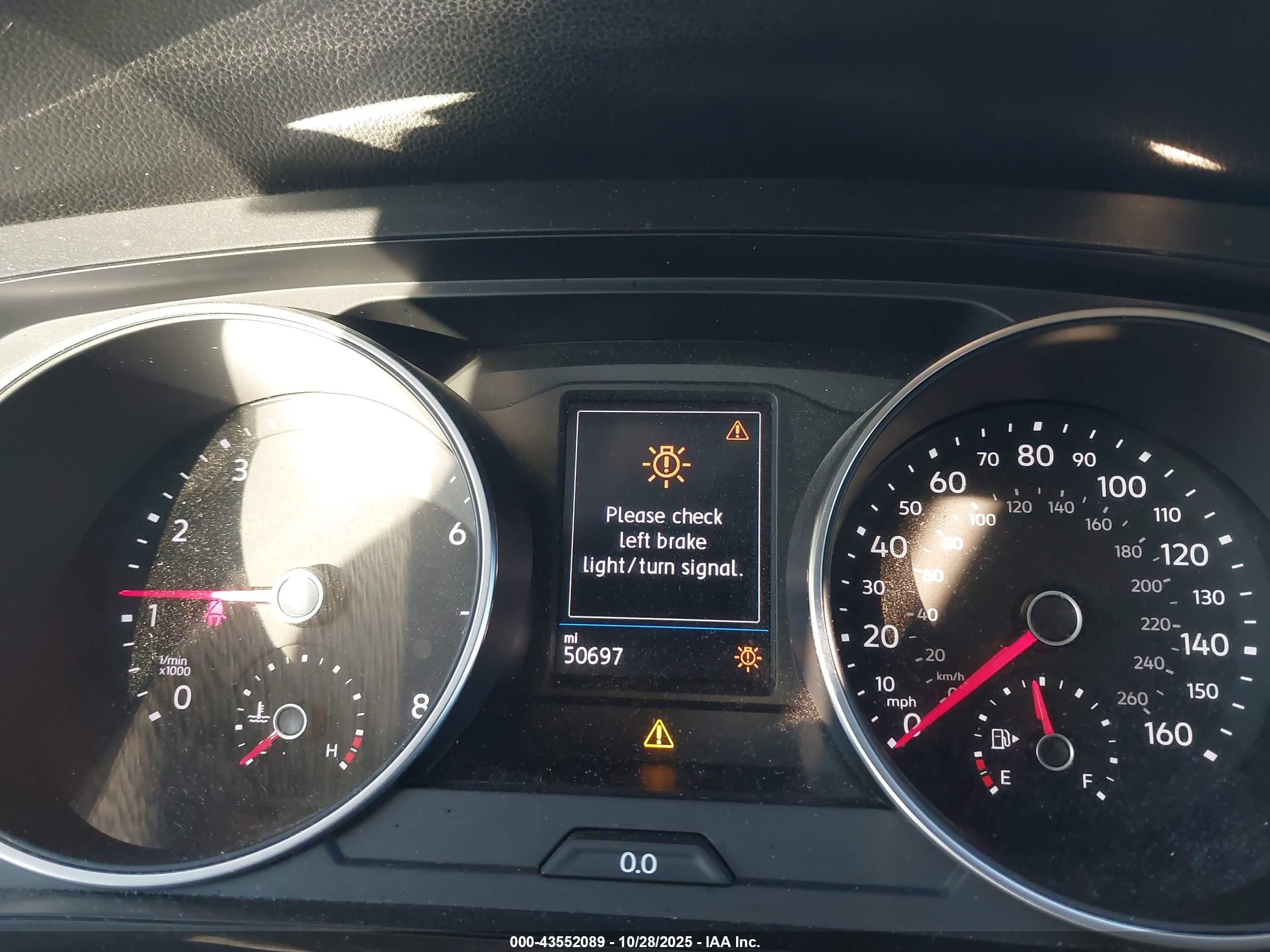 VOLKSWAGEN TIGUAN image 7