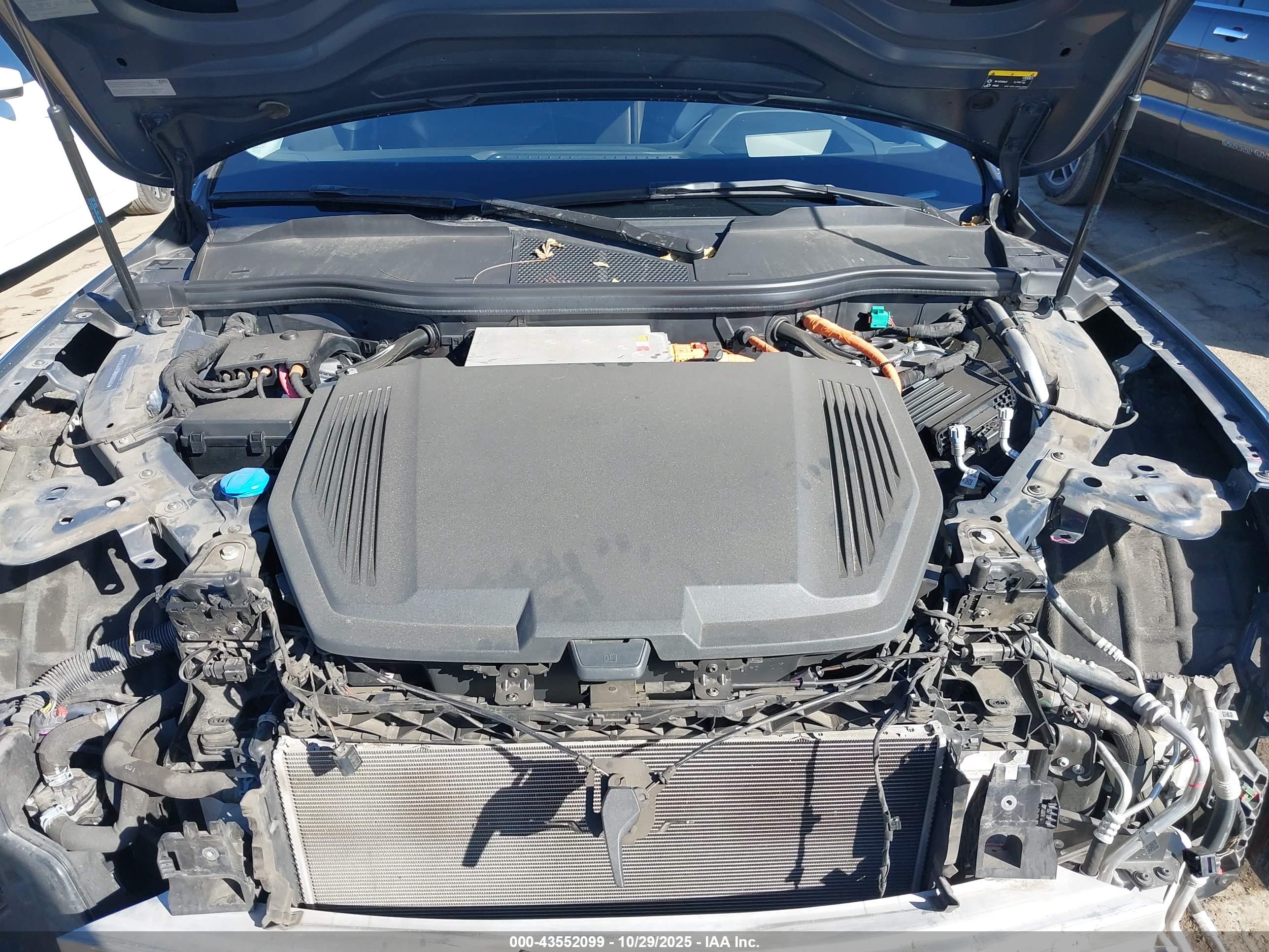 AUDI E-TRON image 10