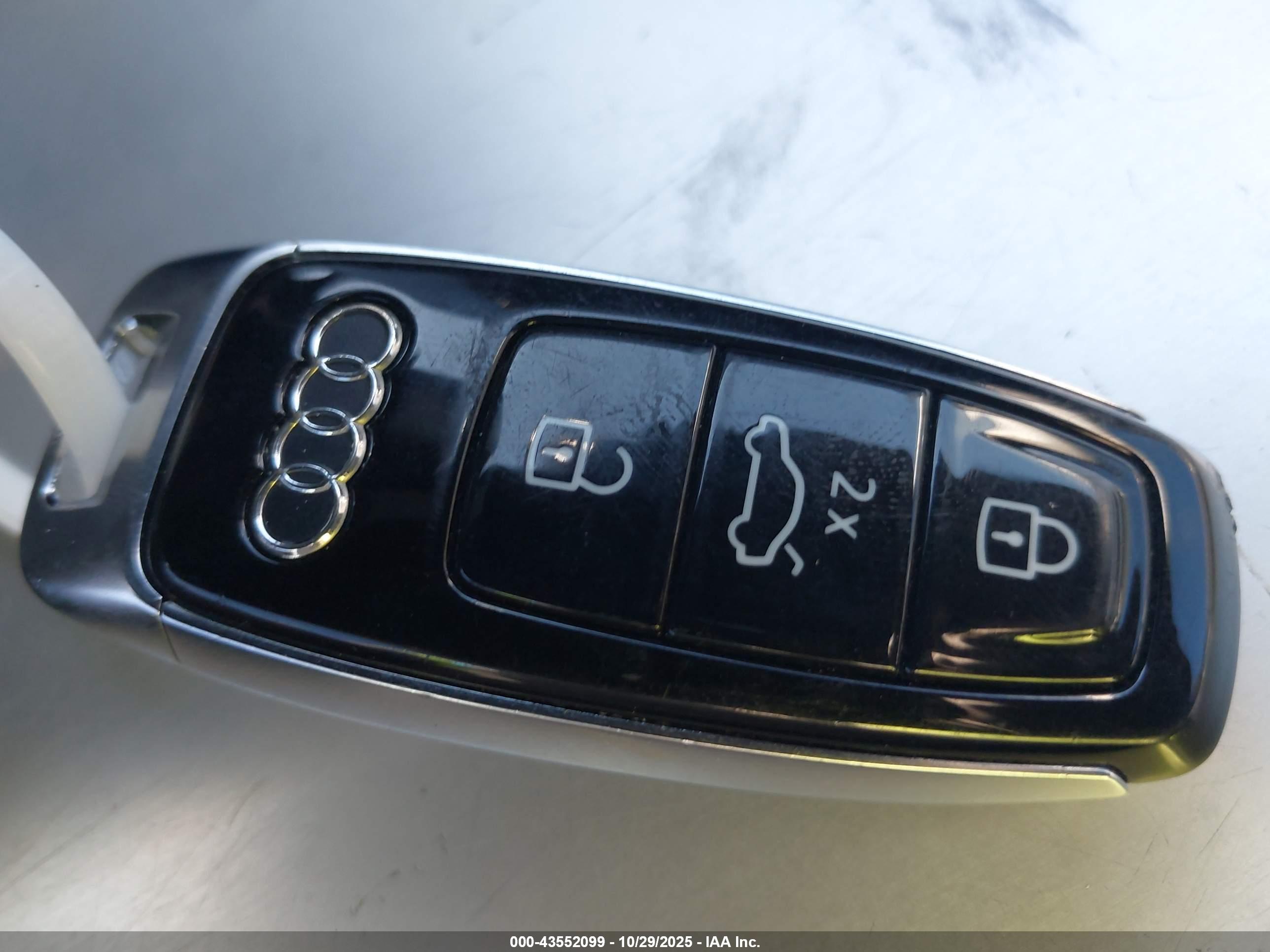 AUDI E-TRON image 11