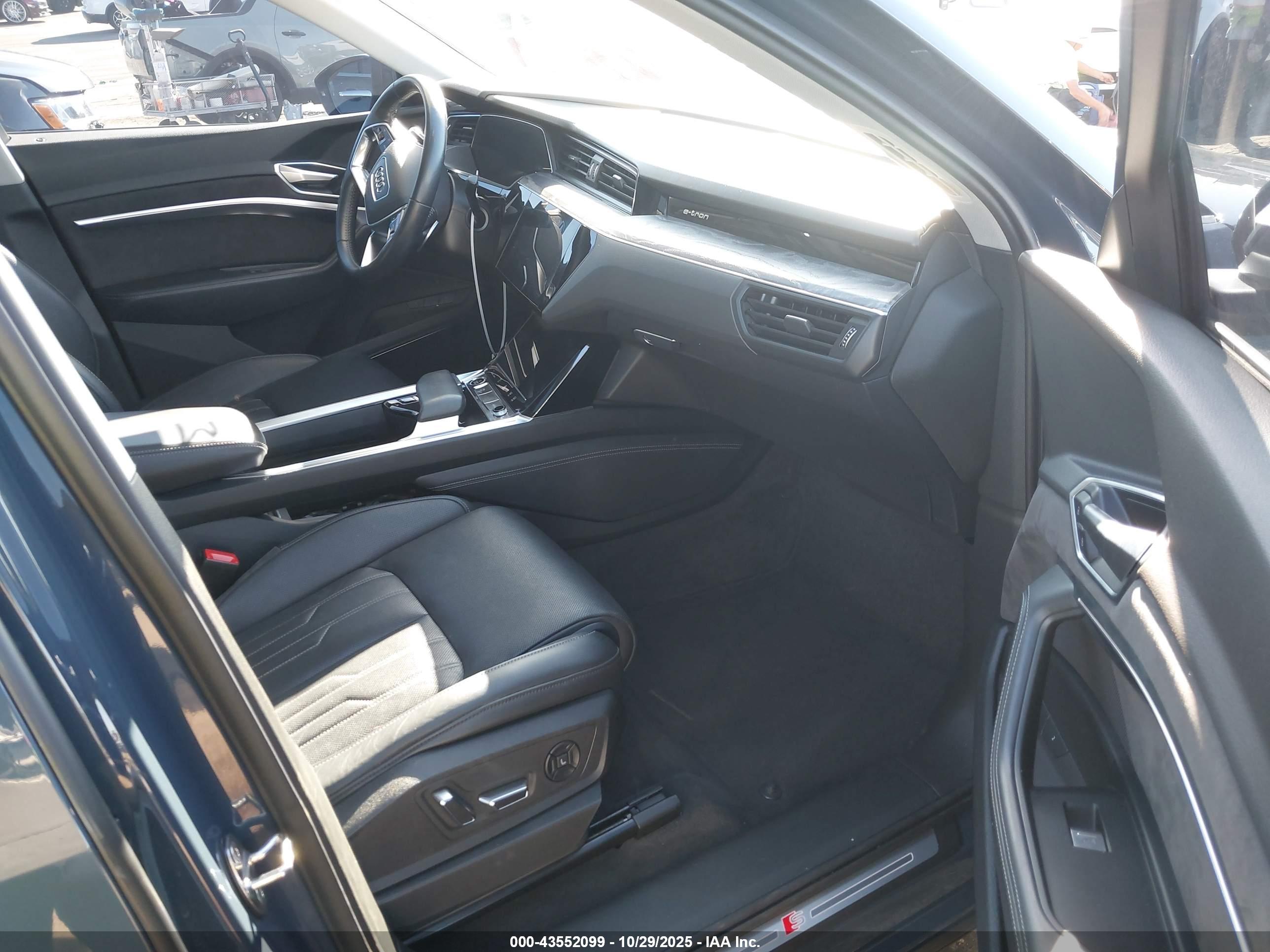 AUDI E-TRON image 5
