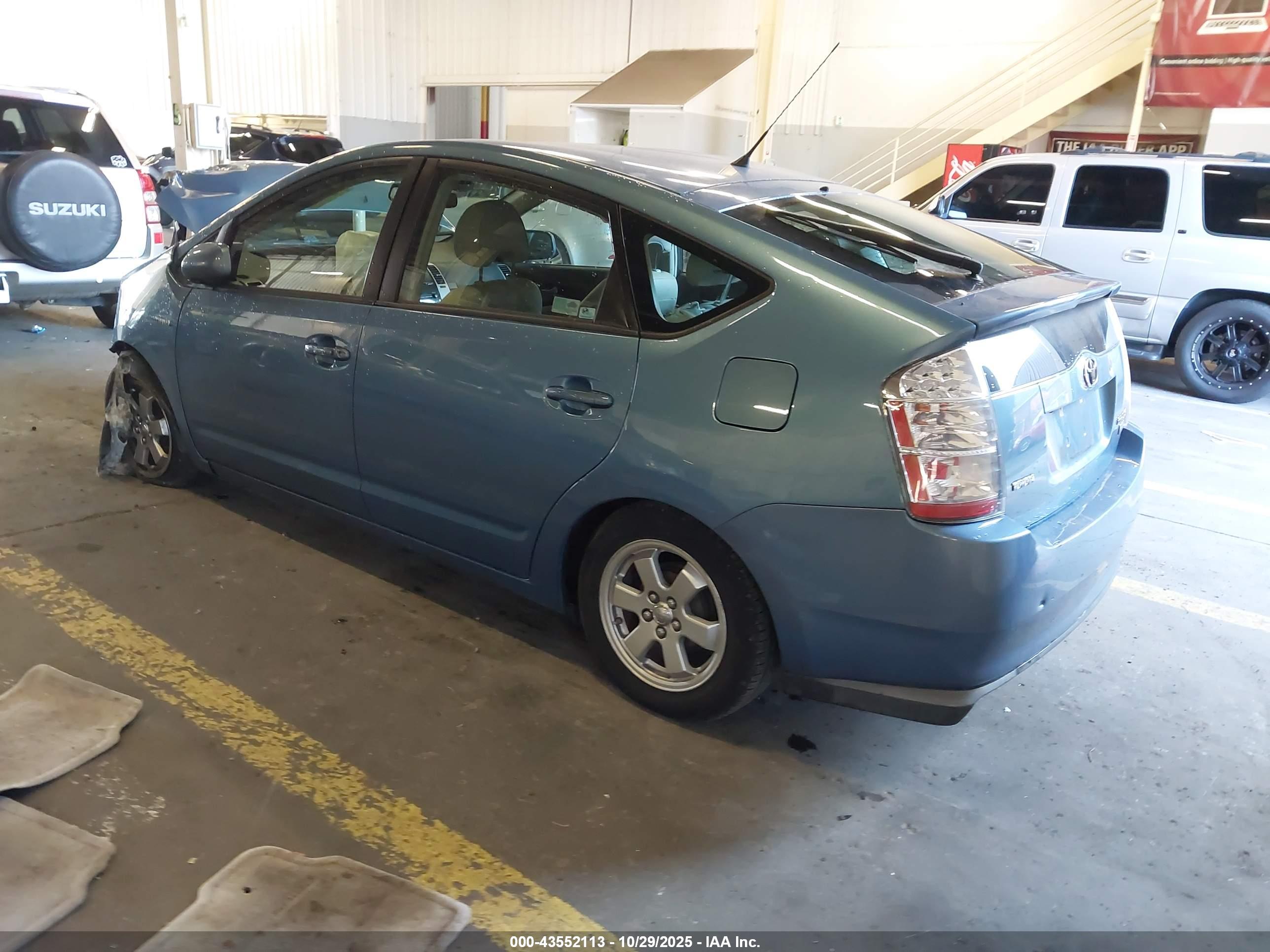 TOYOTA PRIUS image 3