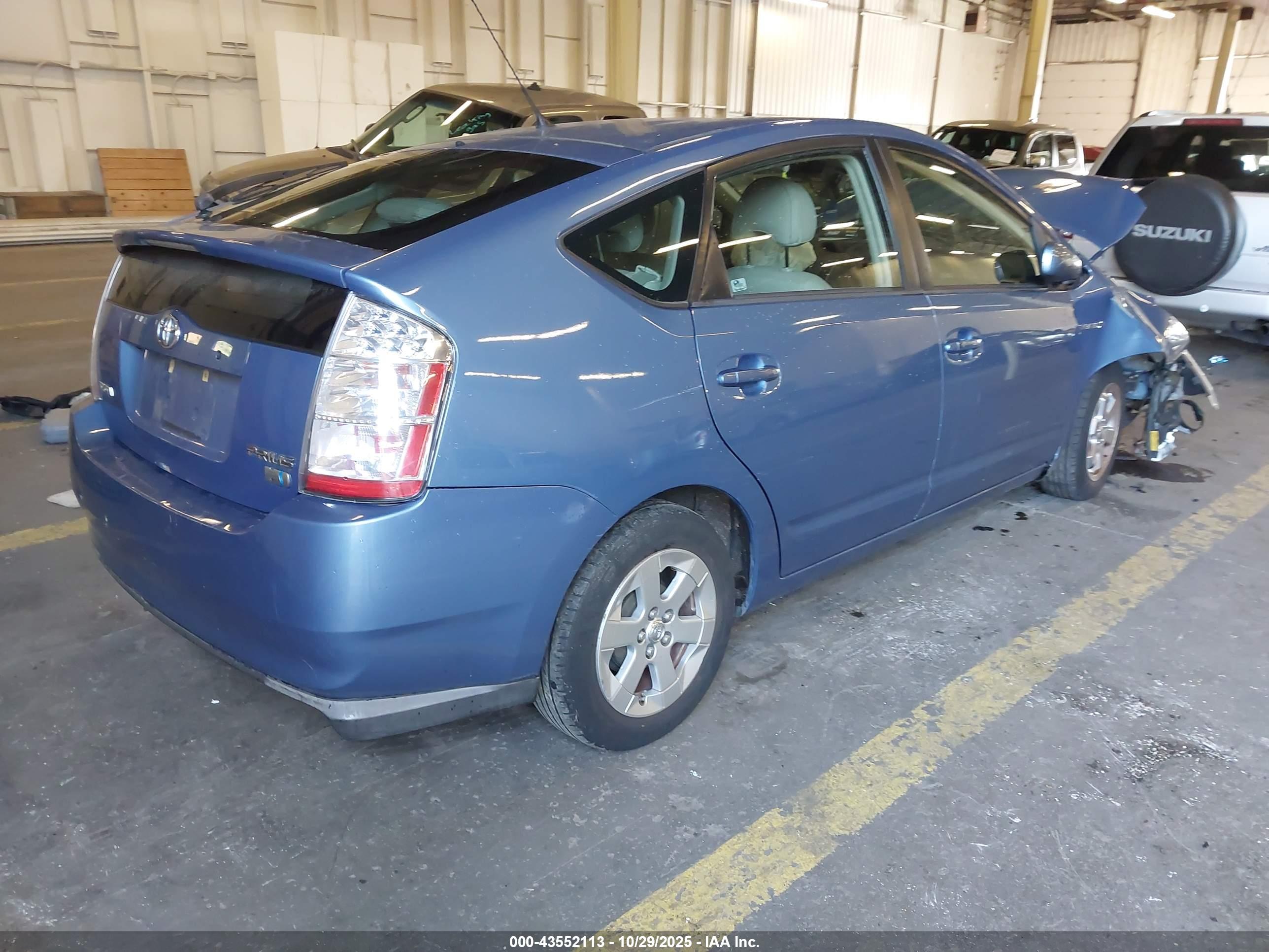TOYOTA PRIUS image 4