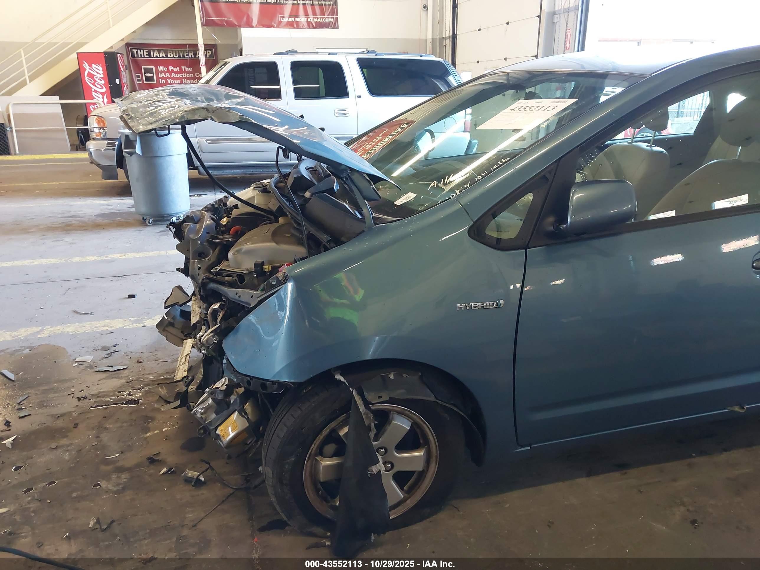 TOYOTA PRIUS image 6
