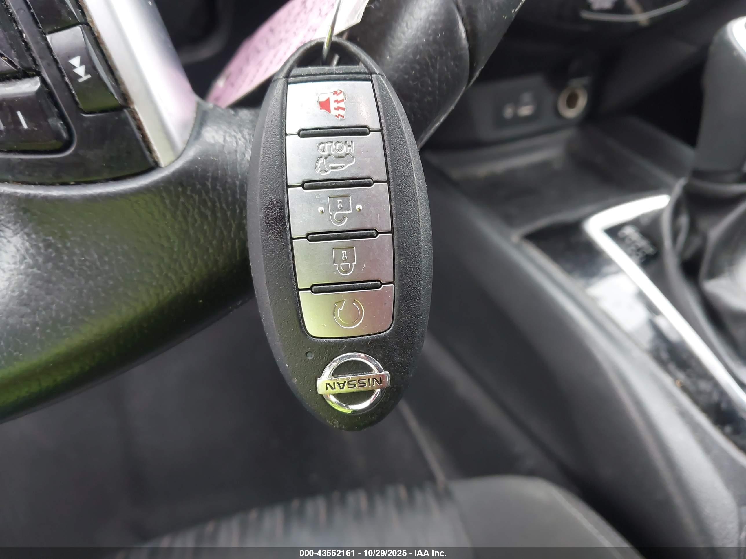 NISSAN ROGUE image 11