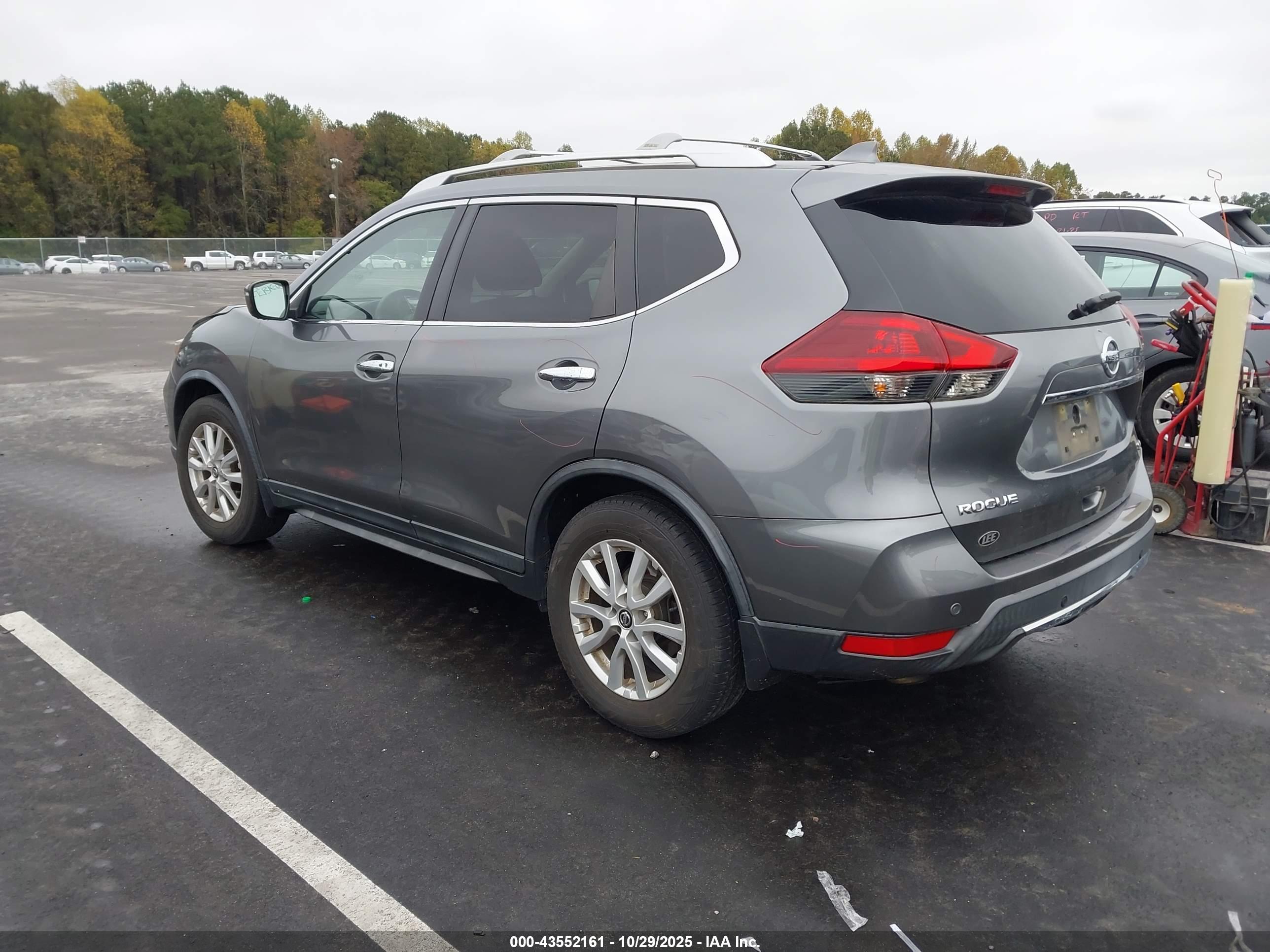 NISSAN ROGUE image 3