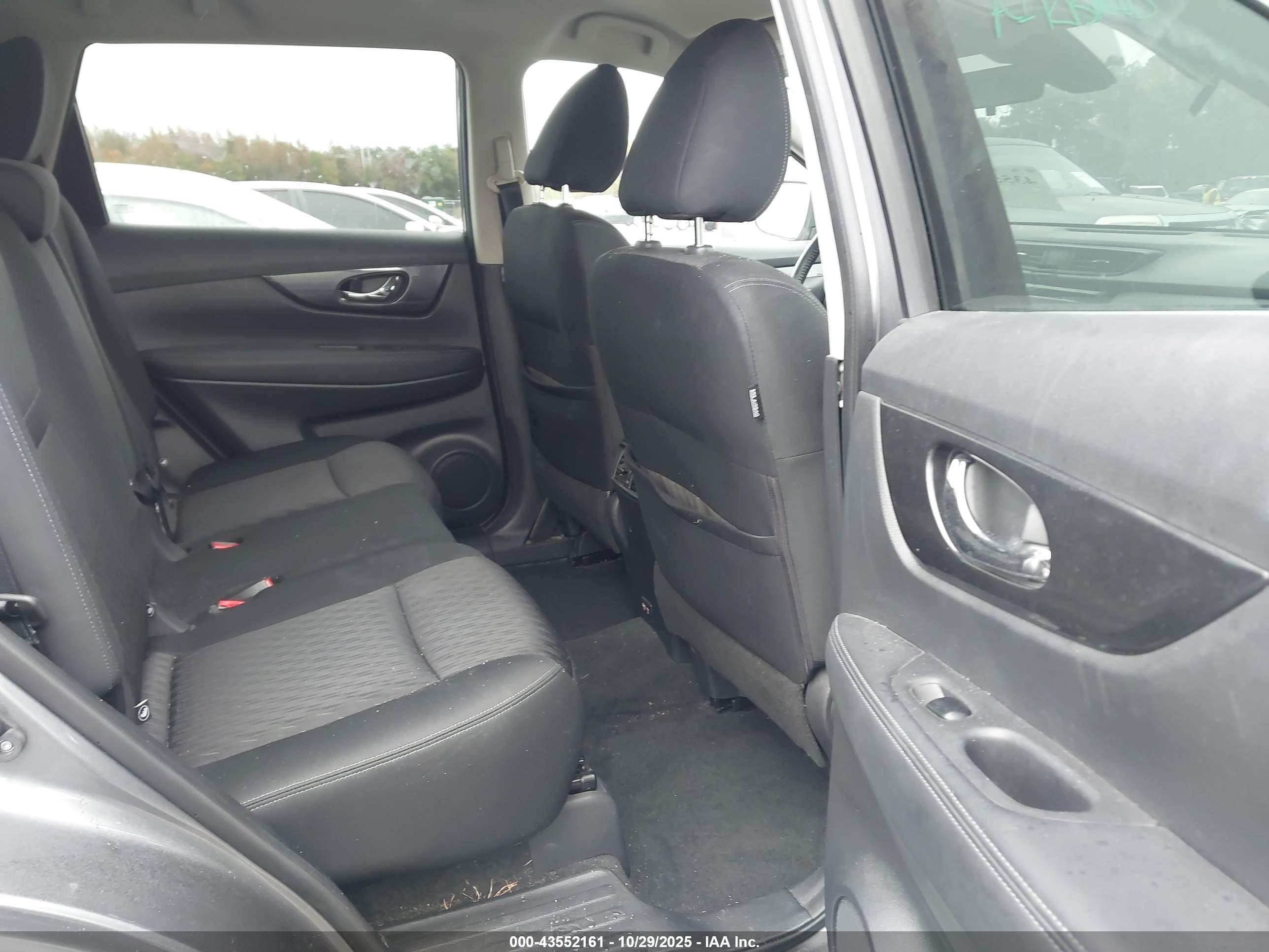 NISSAN ROGUE image 8