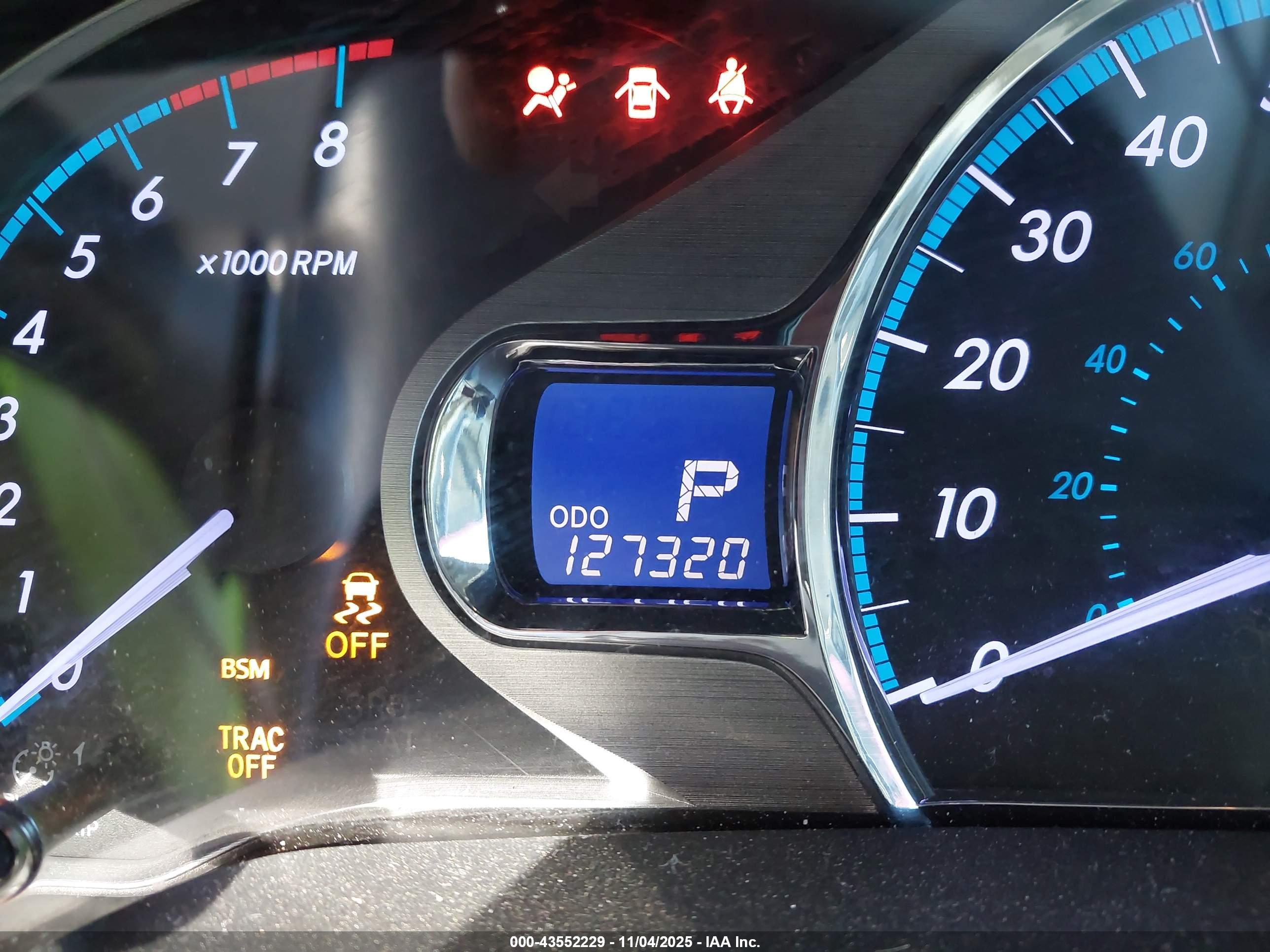 TOYOTA SIENNA image 7