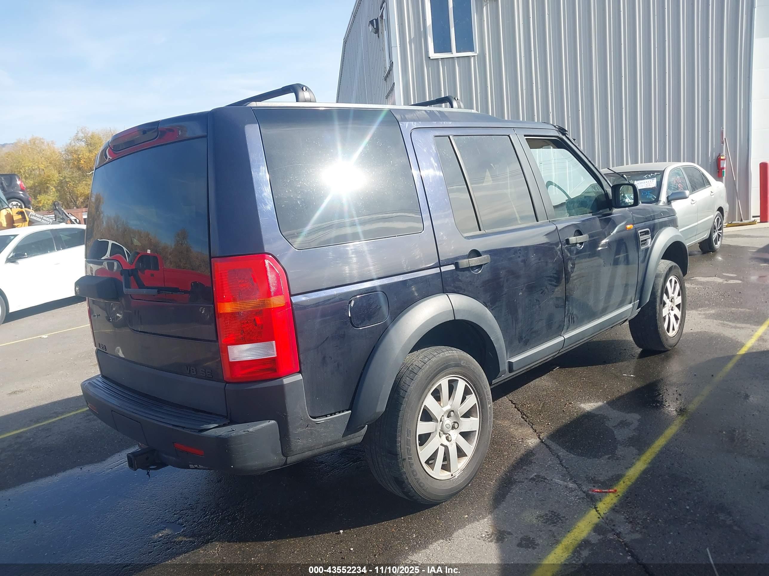 LAND ROVER image 4