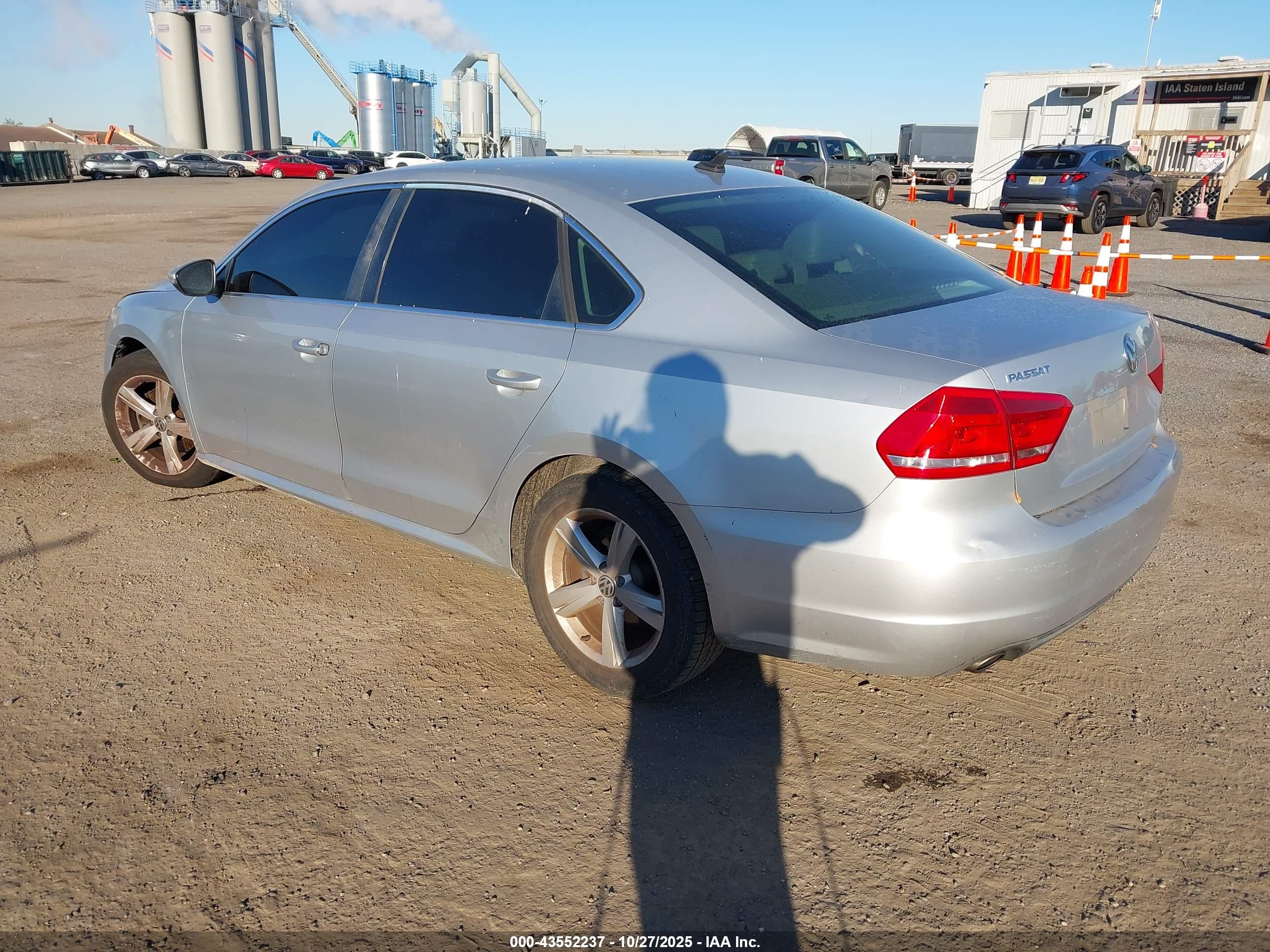 VOLKSWAGEN PASSAT image 3