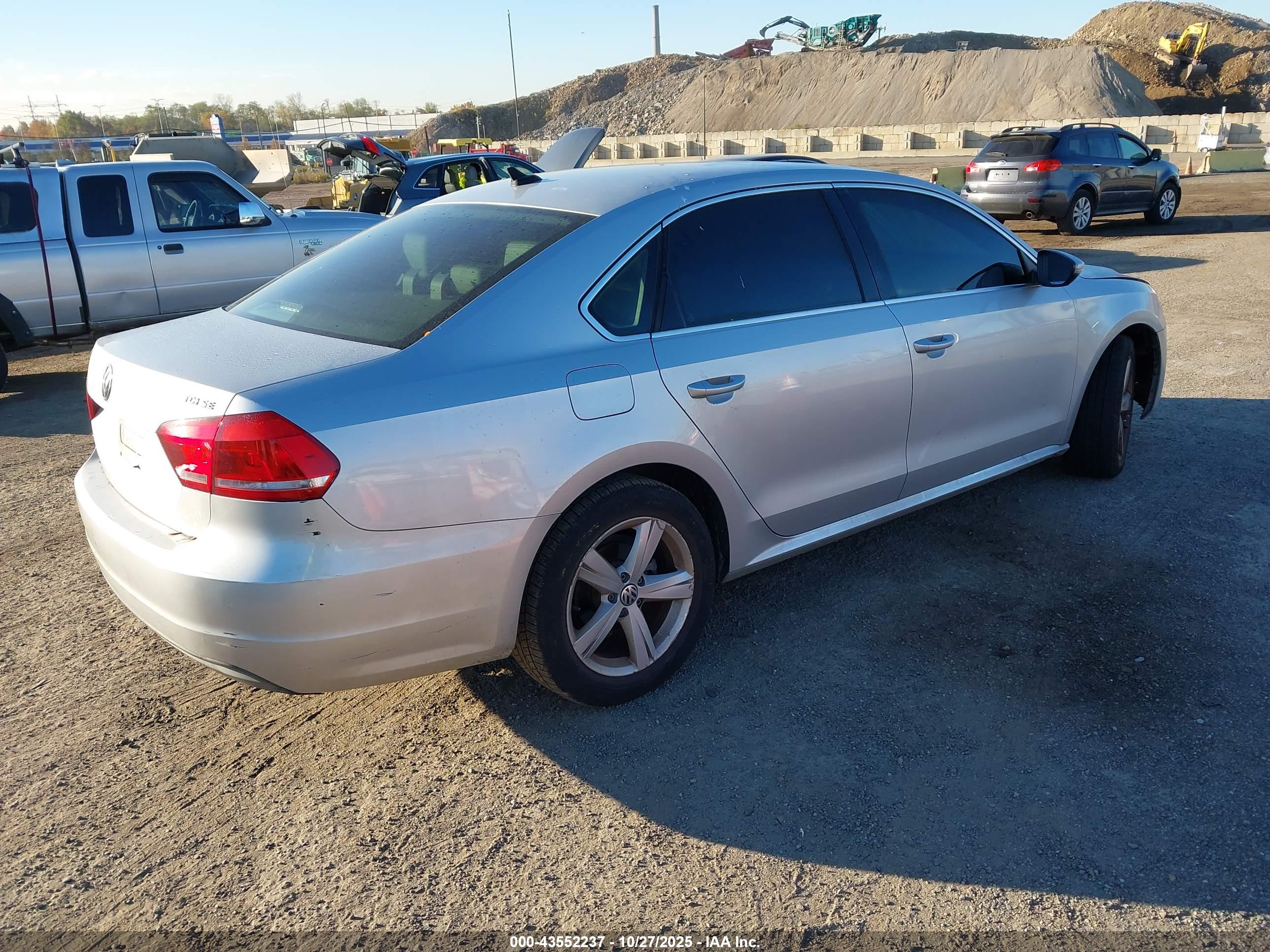 VOLKSWAGEN PASSAT image 4