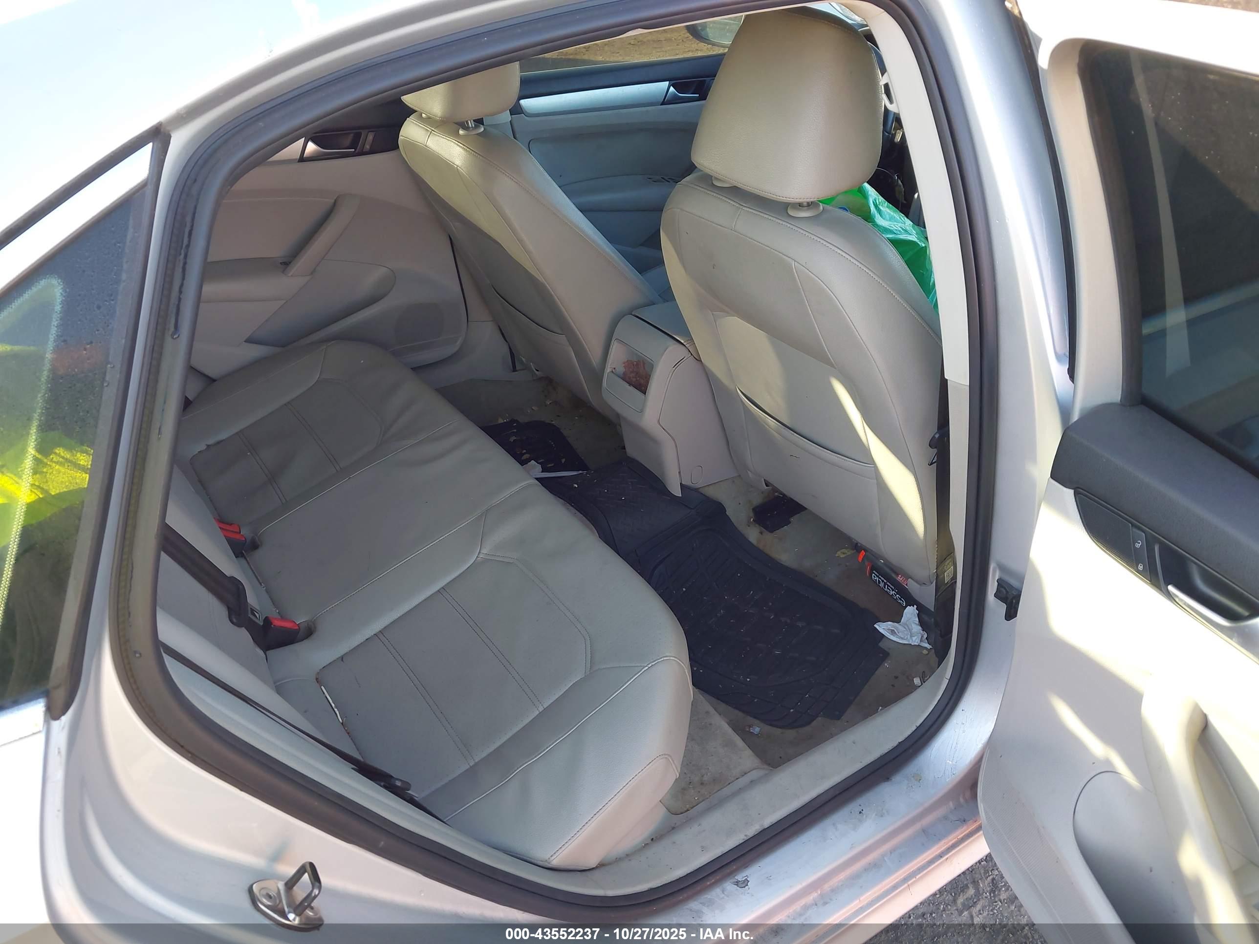 VOLKSWAGEN PASSAT image 8