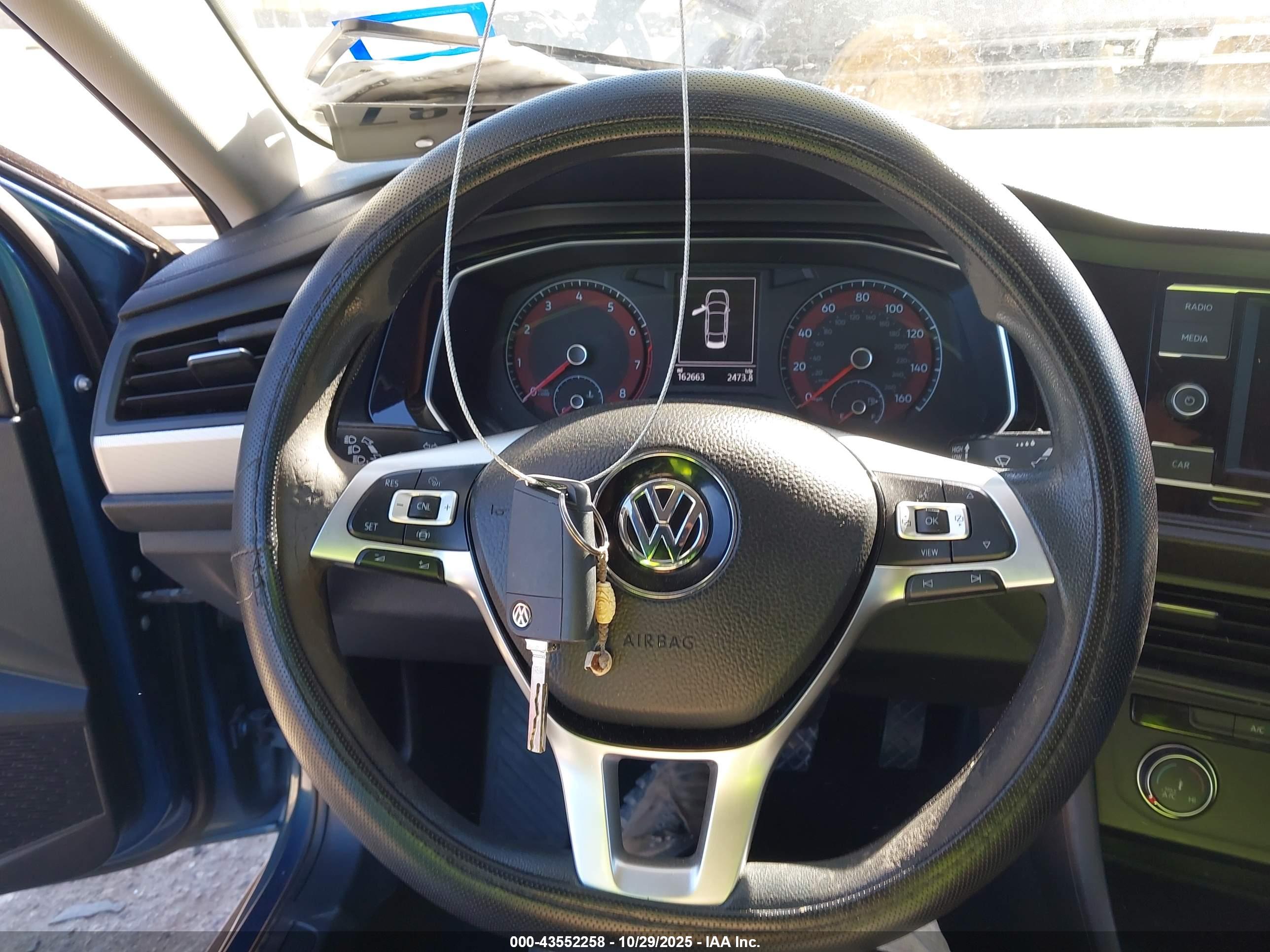 VOLKSWAGEN JETTA image 11