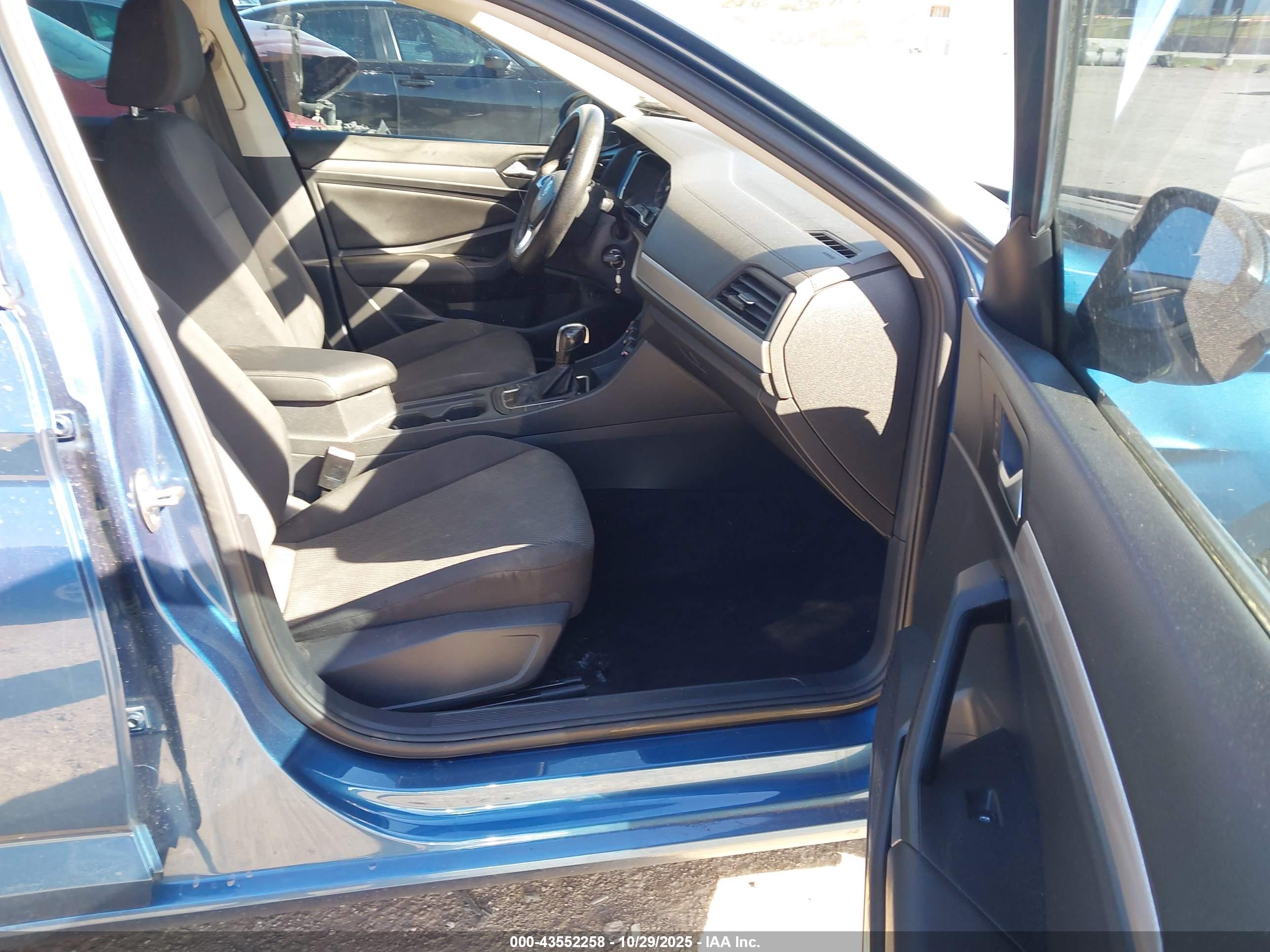 VOLKSWAGEN JETTA image 5