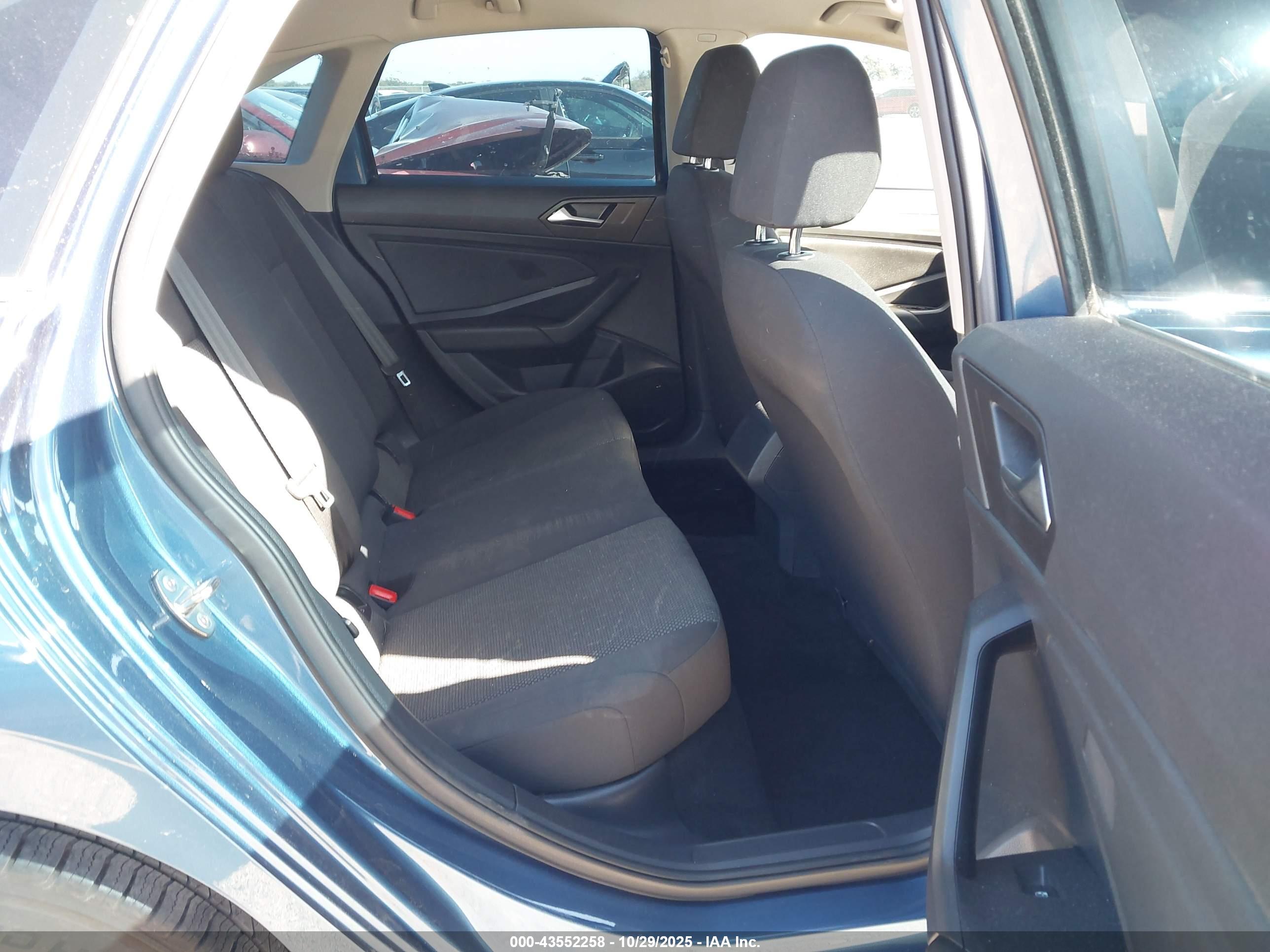 VOLKSWAGEN JETTA image 8