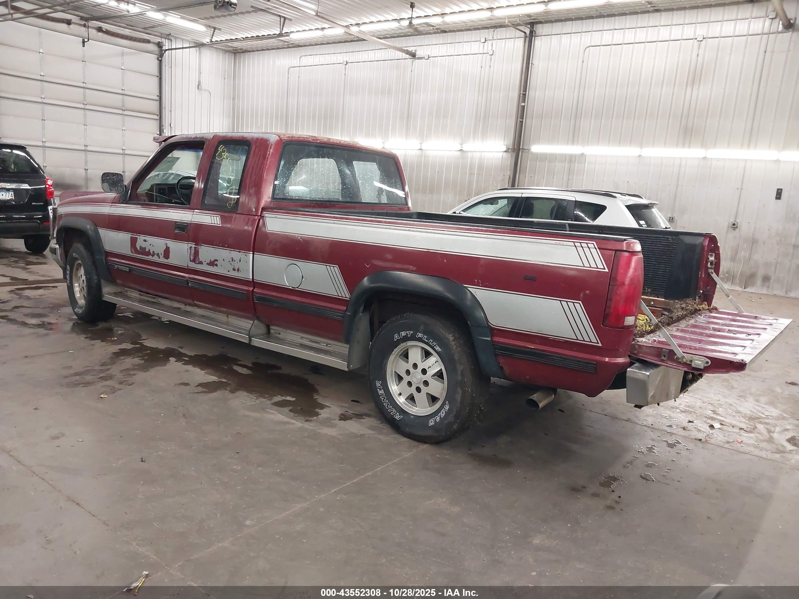CHEVROLET GMT-400 image 3