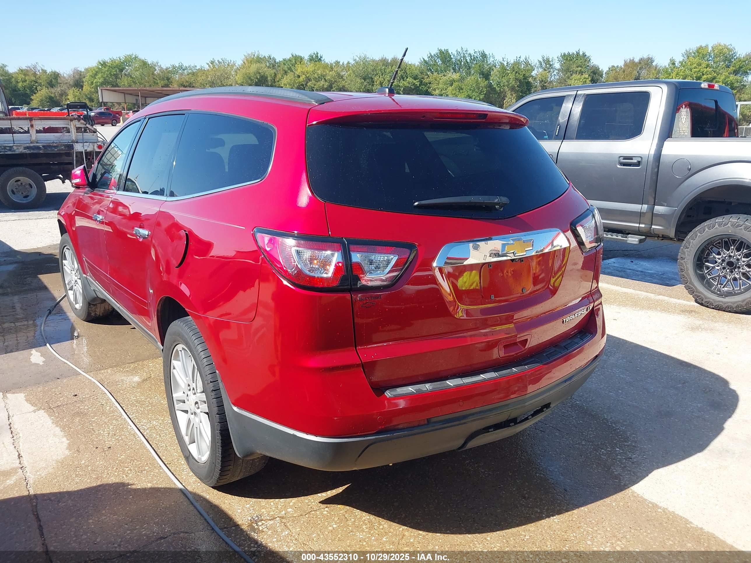 CHEVROLET TRAVERSE image 3