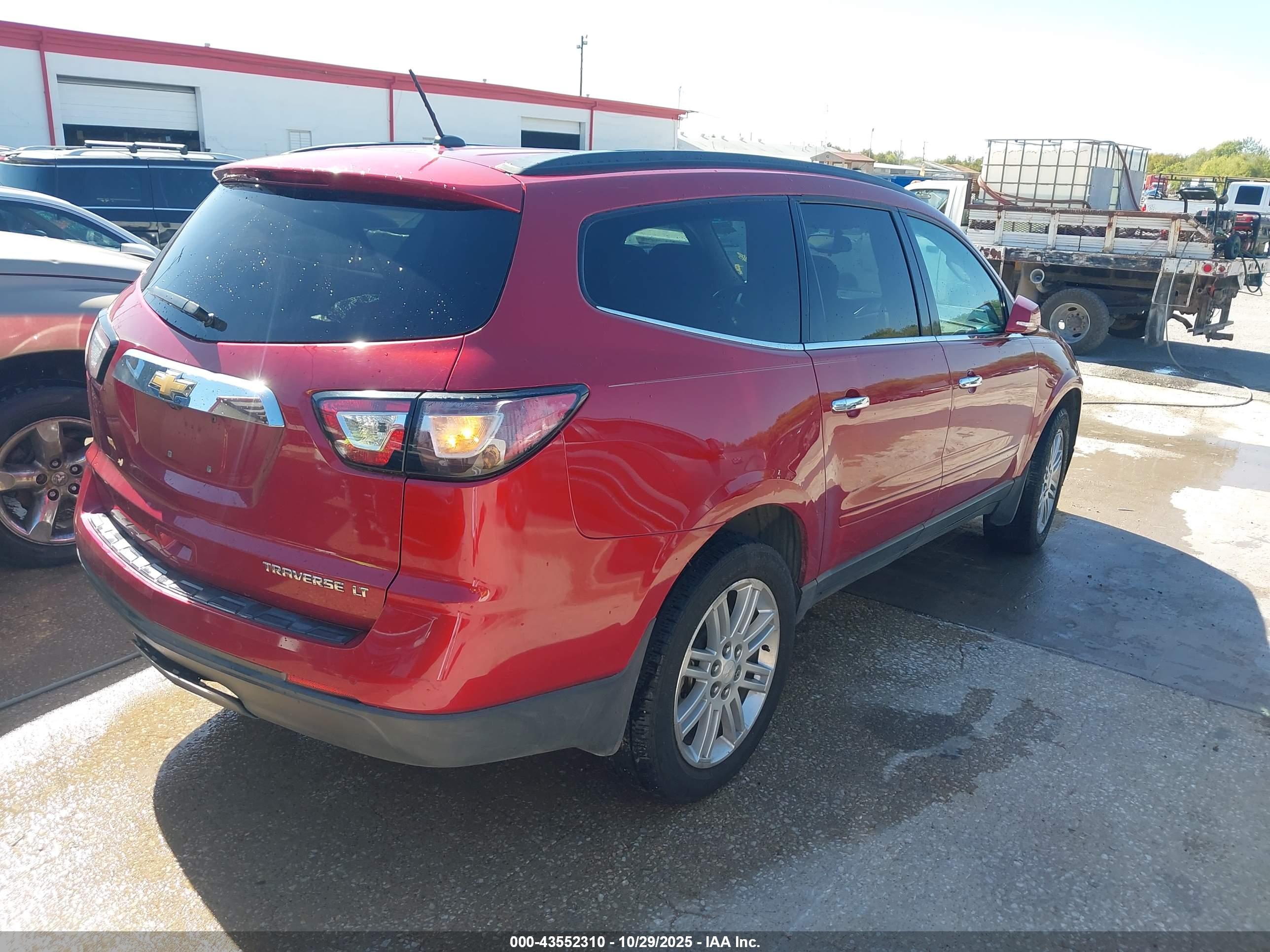 CHEVROLET TRAVERSE image 4