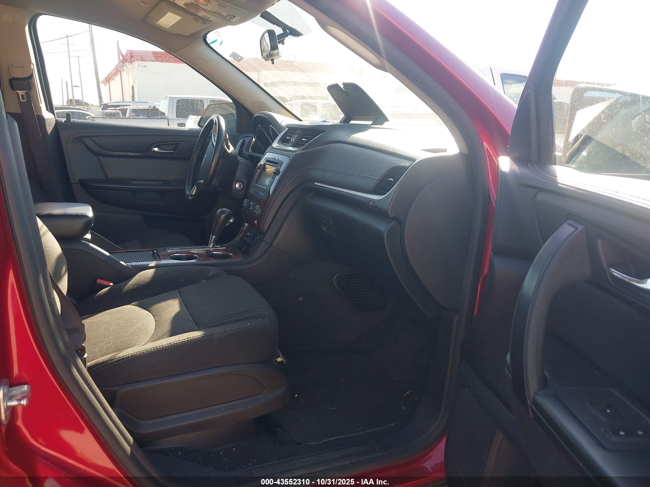CHEVROLET TRAVERSE image 5