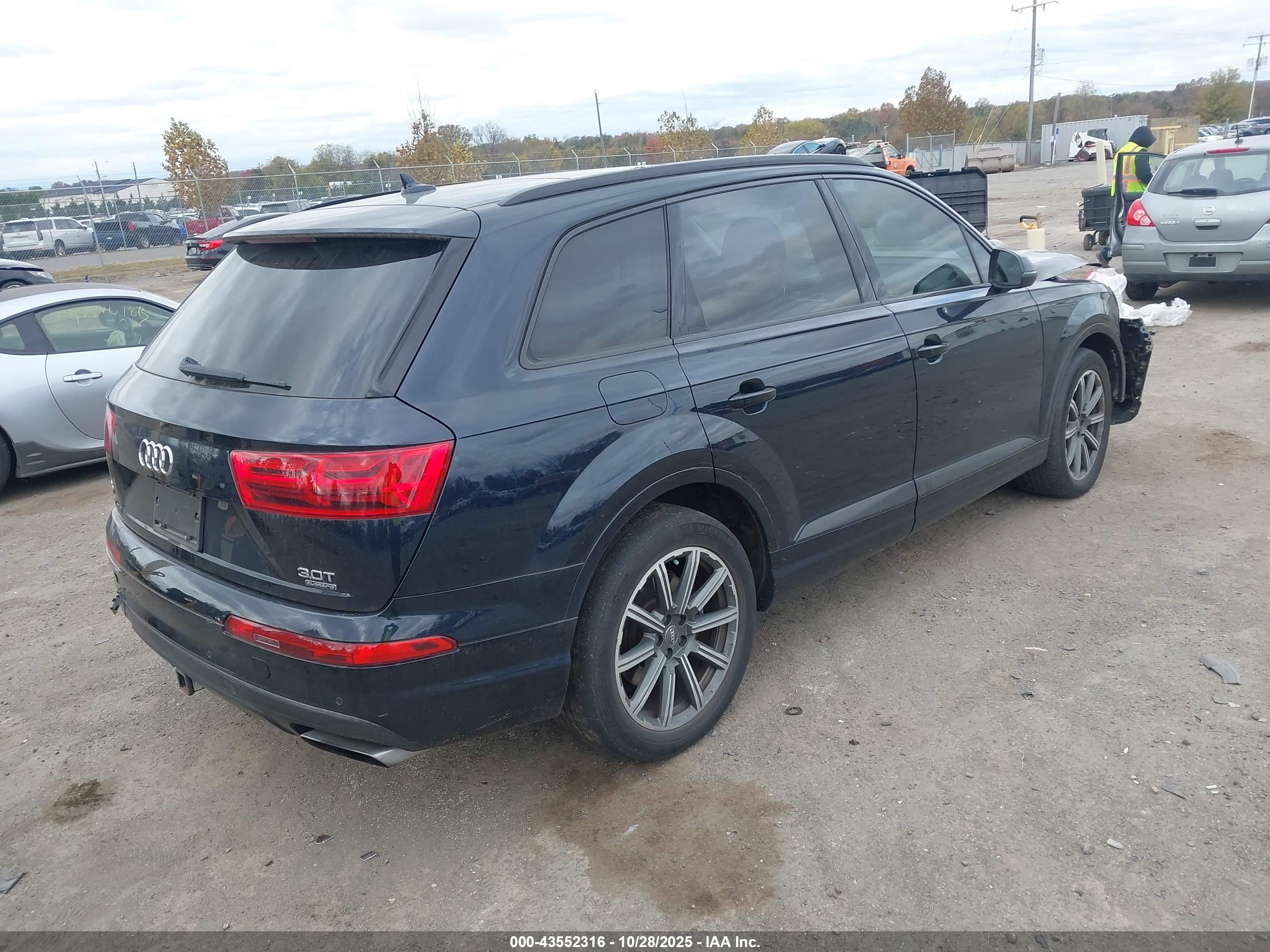 AUDI Q7 image 4
