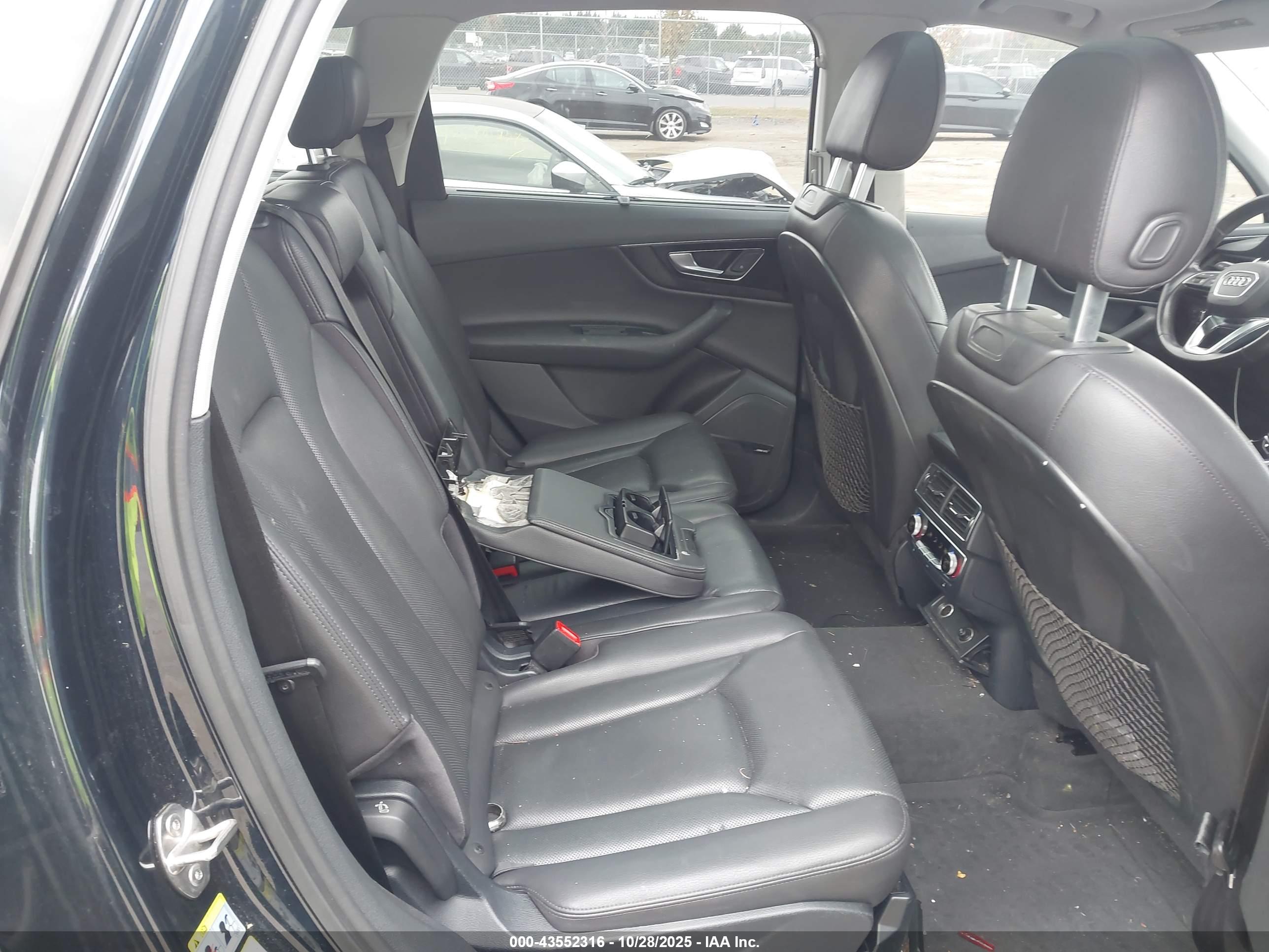AUDI Q7 image 8