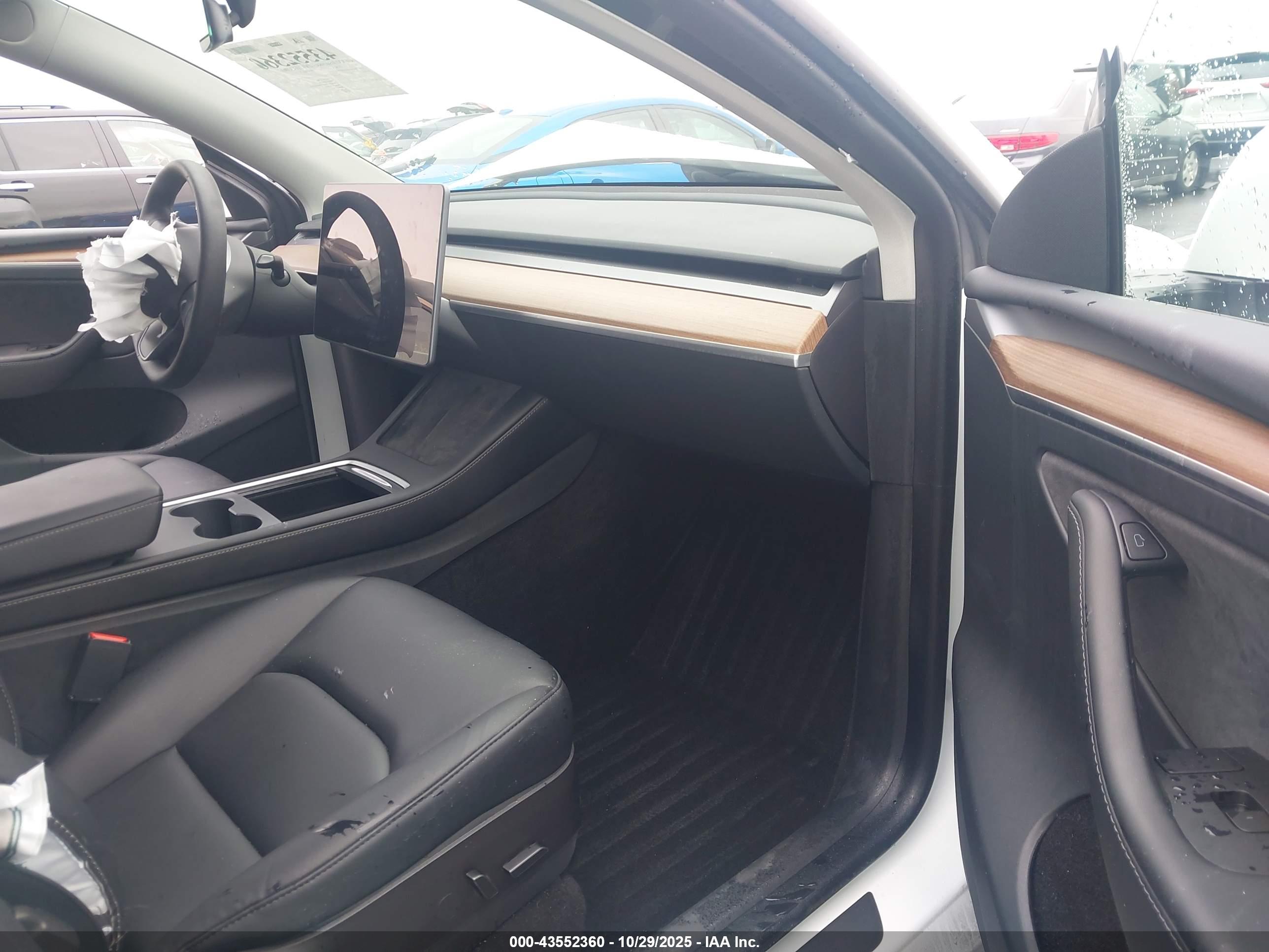 TESLA MODEL image 5