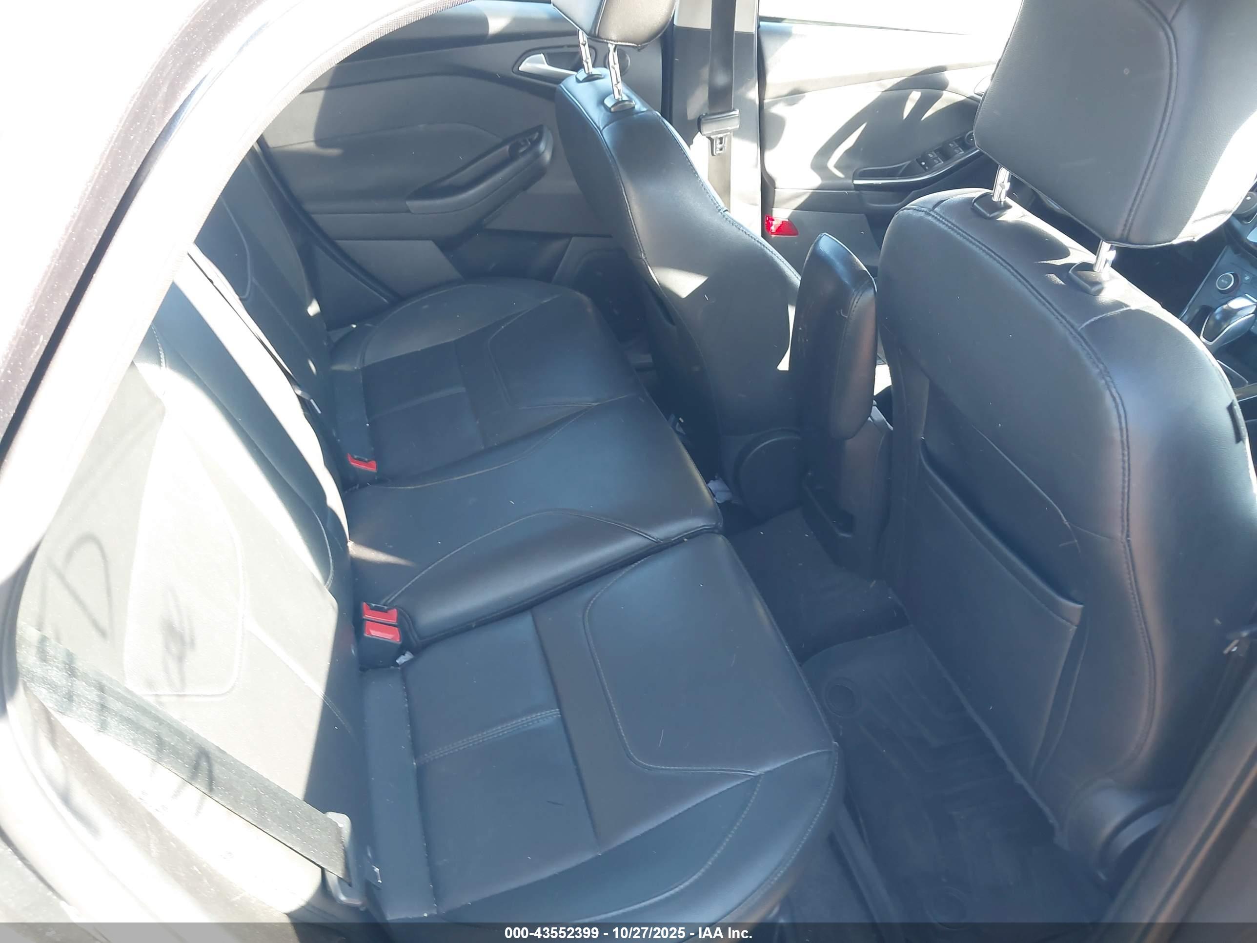 FORD FOCUS image 8