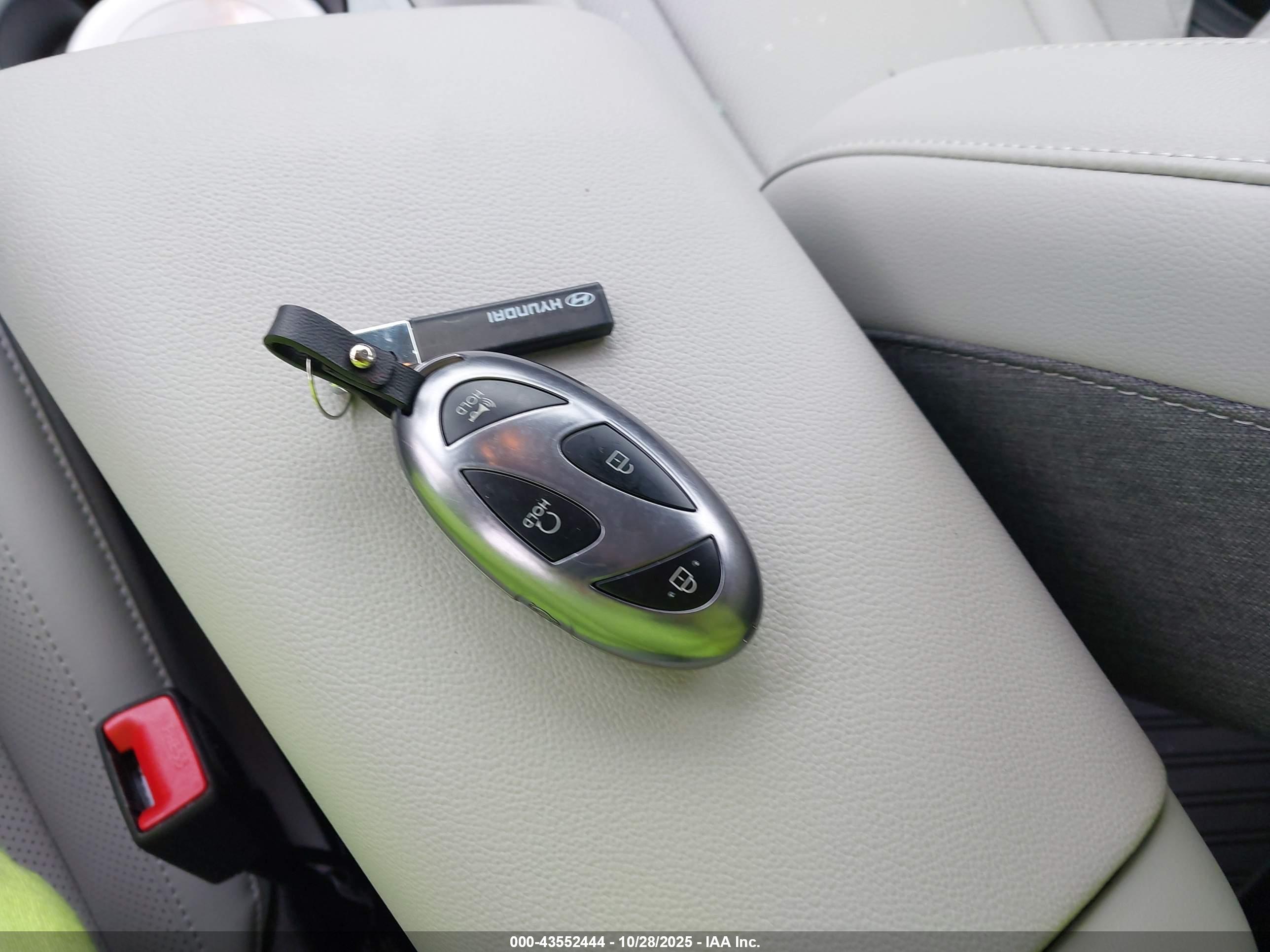 HYUNDAI ELANTRA image 11