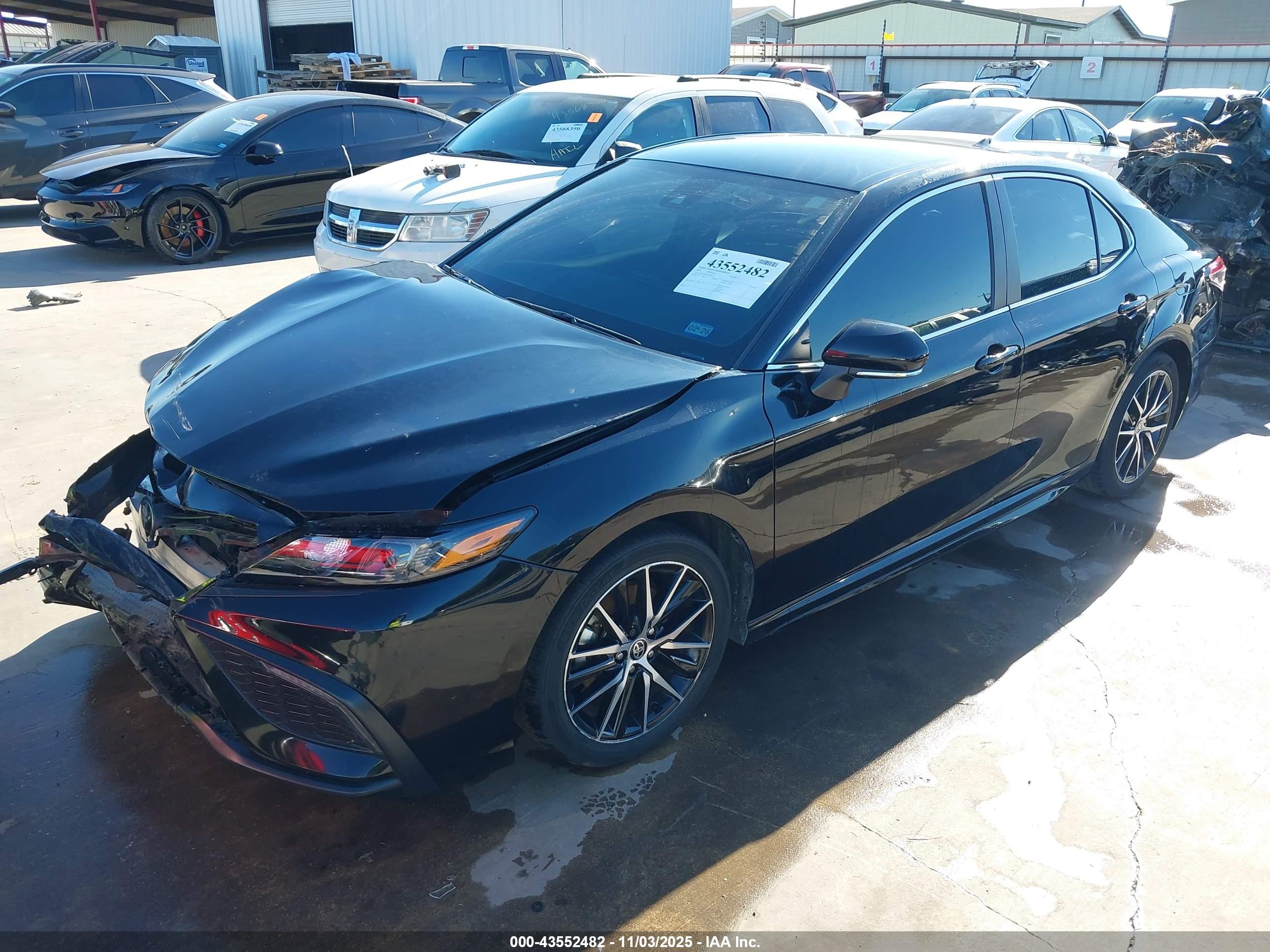 TOYOTA CAMRY image 2