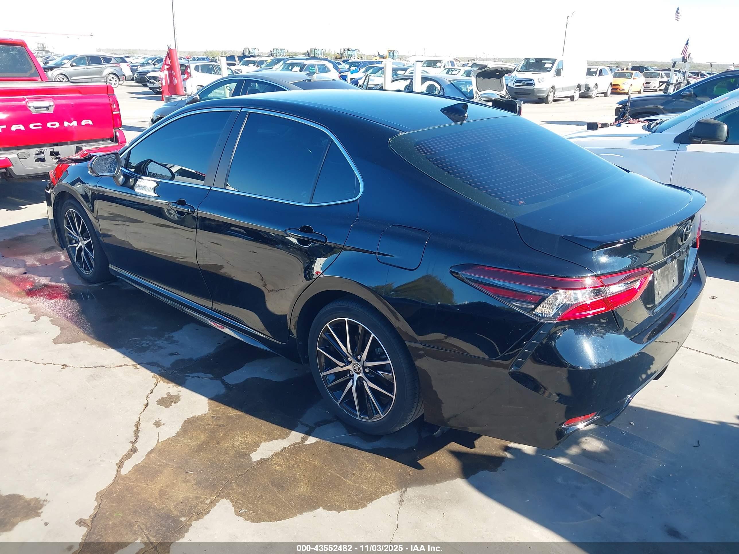 TOYOTA CAMRY image 3