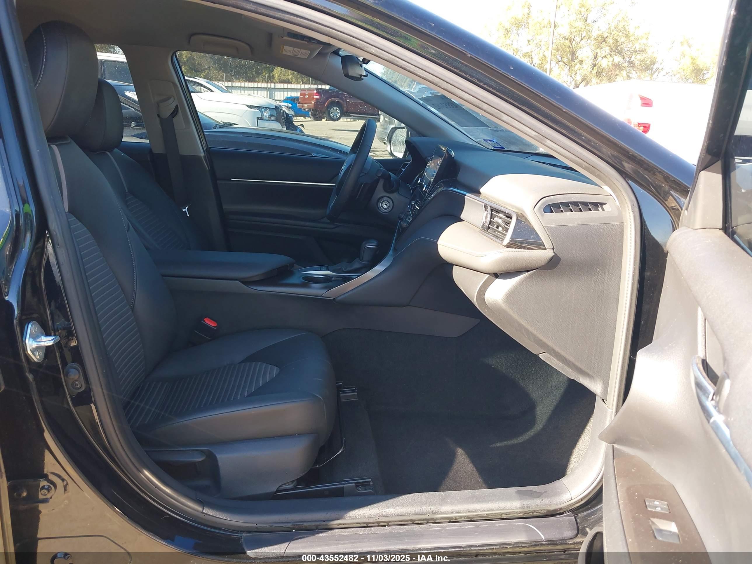 TOYOTA CAMRY image 5